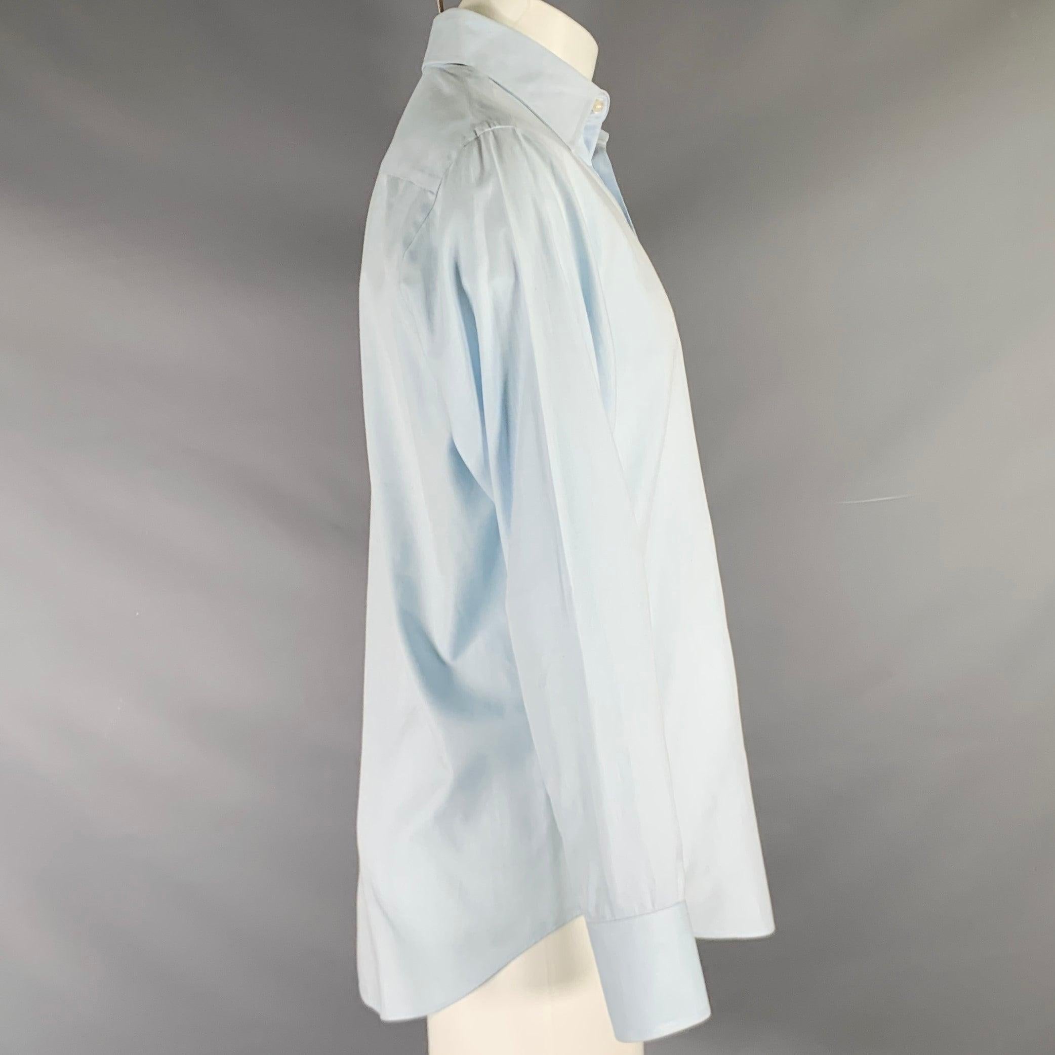 ARMANI COLLEZIONI
long sleeve shirt in a light blue cotton woven fabric featuring curved cutaway collar, and button closure. Very Good Pre-Owned Condition. Tiny marks on front and back, please check photos. As is. 

Marked:   39/15.5/R