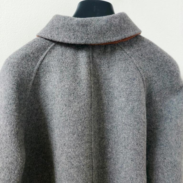 Armani Collezioni two-tone grey wool short coat with patch pockets (IT 44 / US 8 in vendita 13