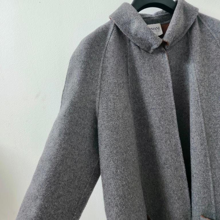 Armani Collezioni two-tone grey wool short coat with patch pockets (IT 44 / US 8 in vendita 3