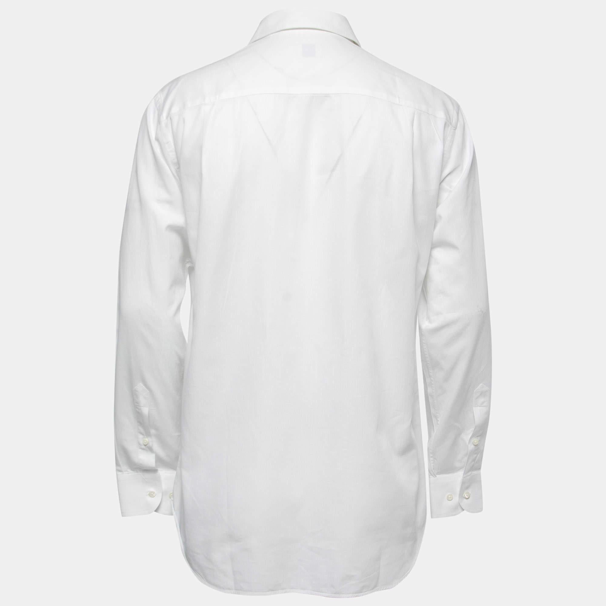 Shirts are an indispensable part of a wardrobe so this brand brings you a creation that is both versatile and stylish. It has been tailored from quality material in a versatile shade. The shirt is detailed with signature elements and a comfortable