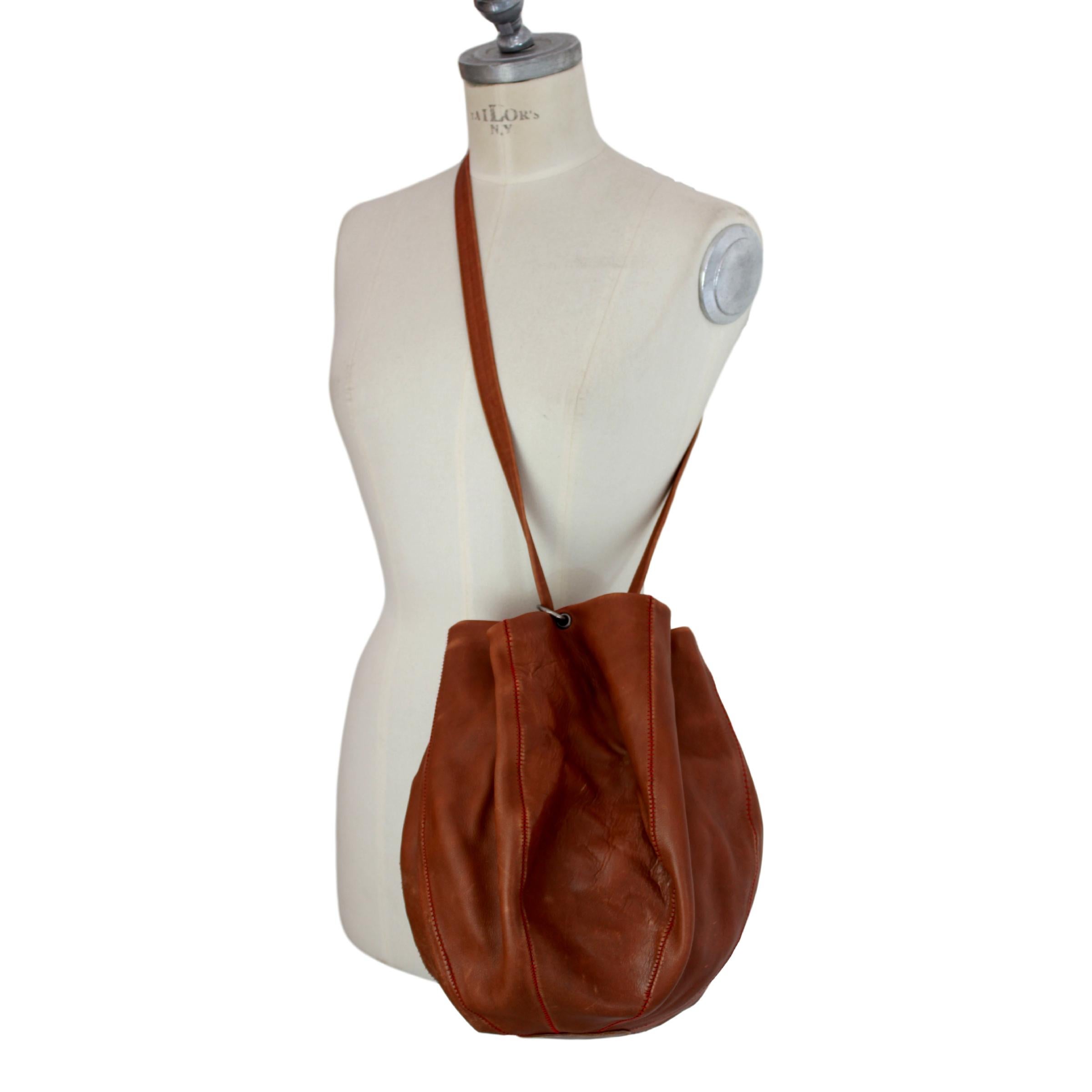 Armani Leather Brown Basketball Bucket Shoulder Bag In Good Condition In Brindisi, Bt