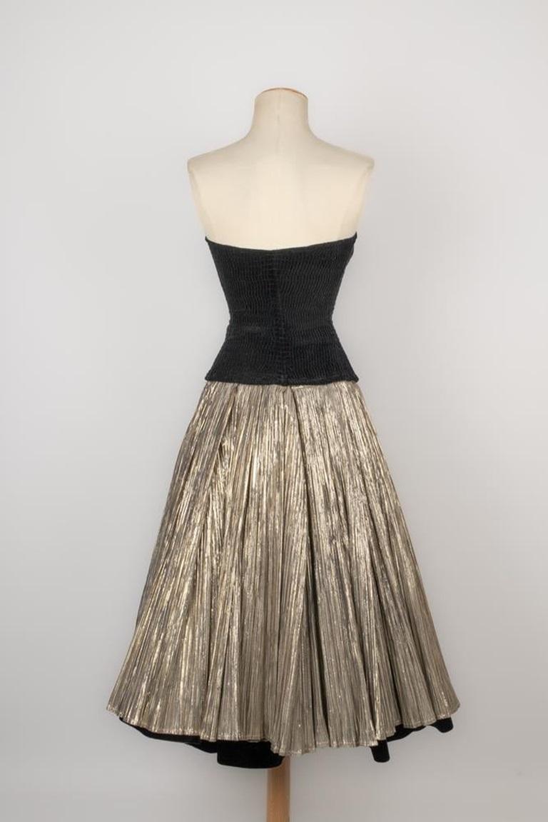 Armani Set of Pleated Golden Blended Silk Skirt and Black Velvet Bustier Top In Good Condition For Sale In SAINT-OUEN-SUR-SEINE, FR