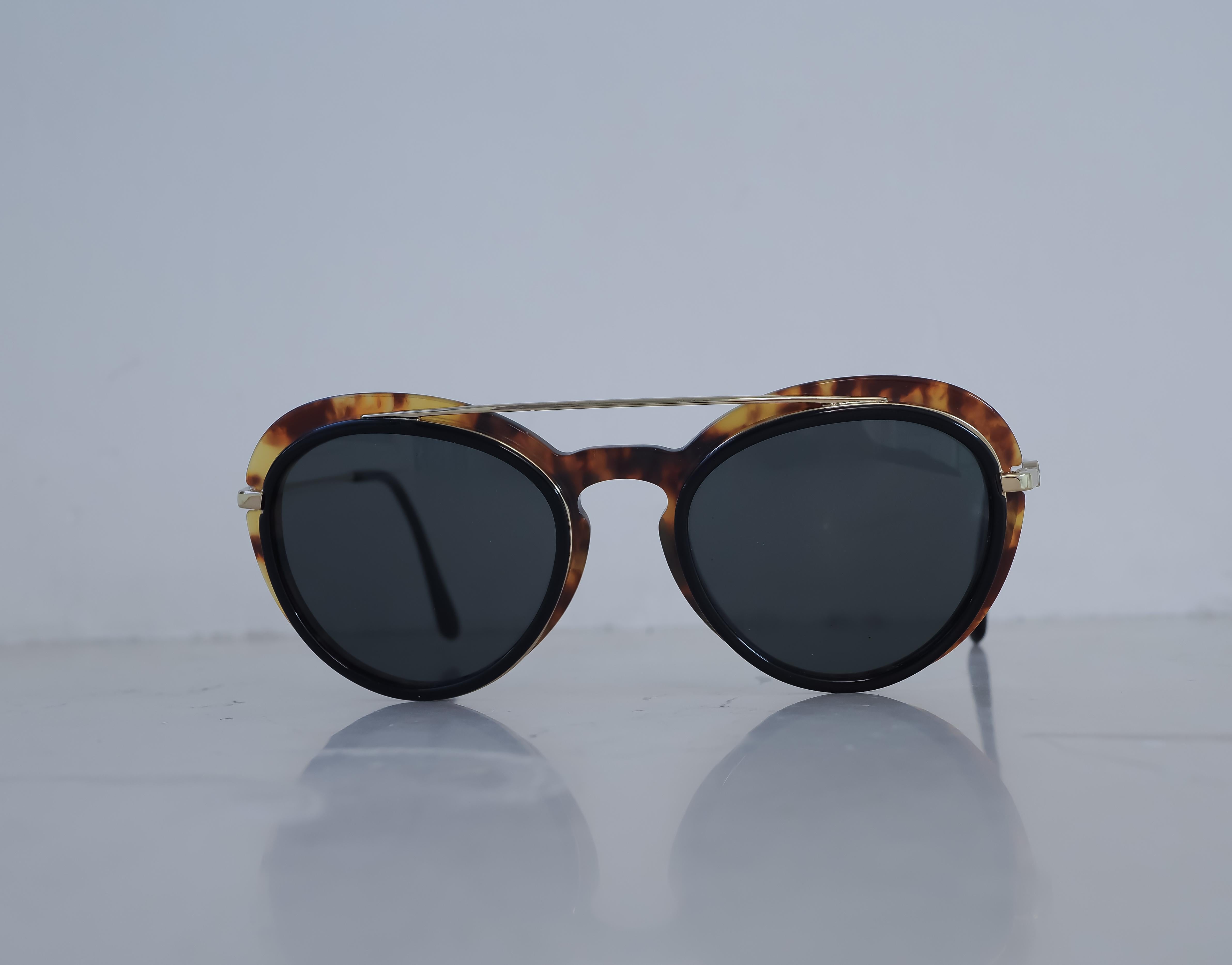 Armani tortoise sunglasses In Excellent Condition For Sale In Capri, IT