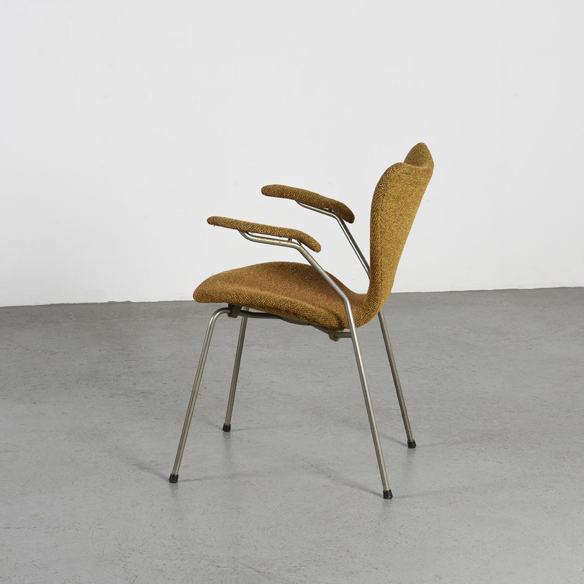 Mid-Century Modern  Armchair 3207 by Arne Jacobsen, Fritz Hansen, circa 1970