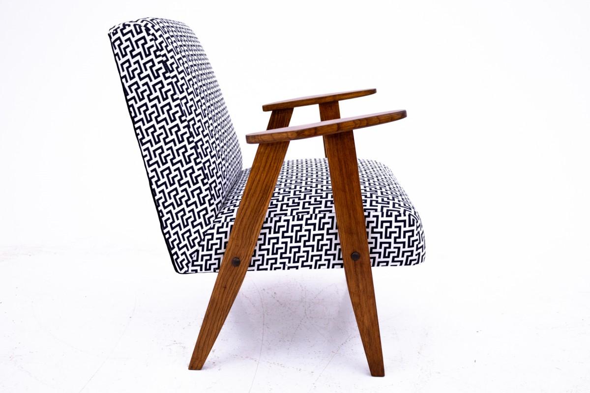 Armchair 366 designed by Chierowski, Poland, 1960s. For Sale 1