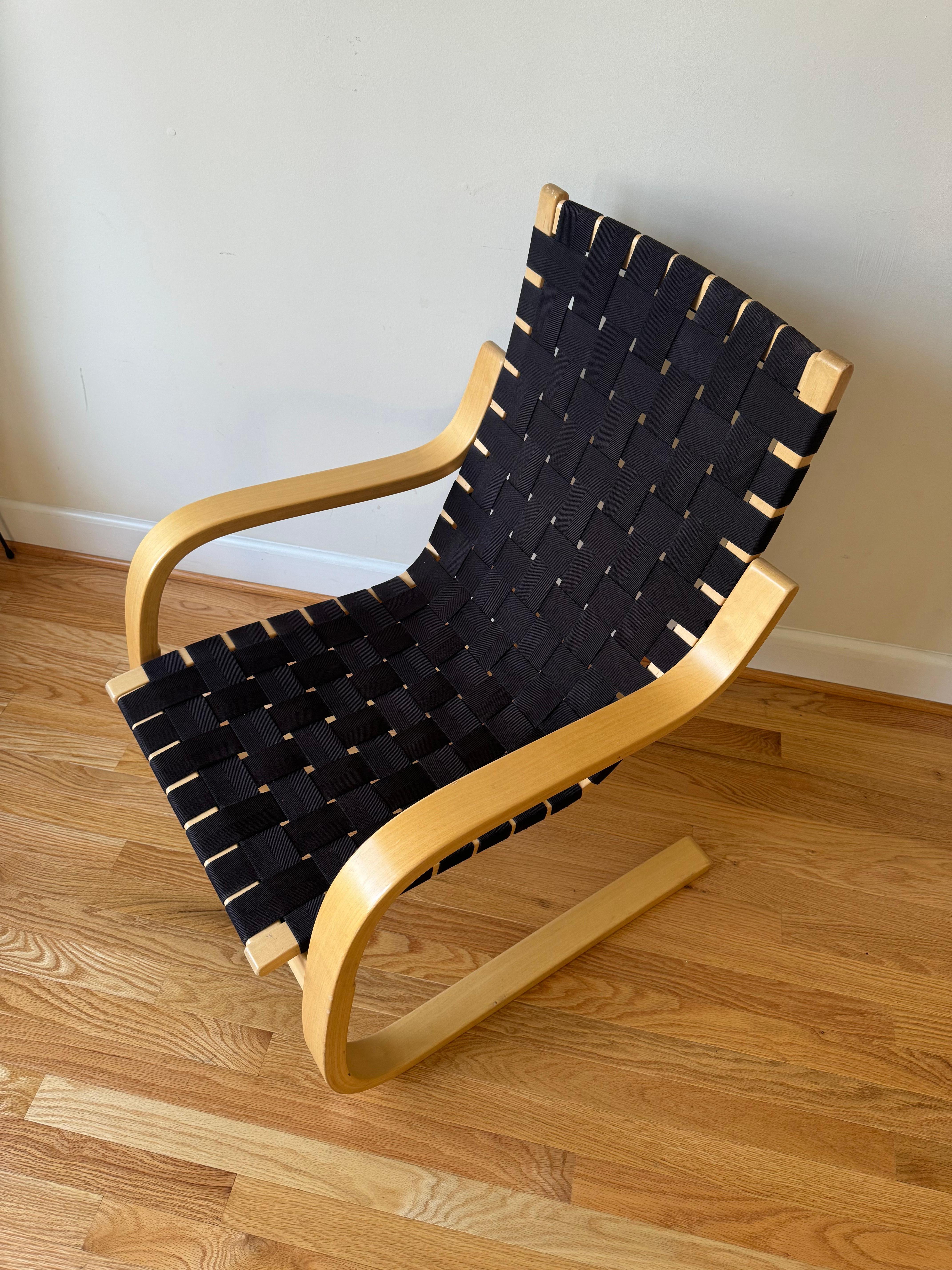 Sillón 406 de Alvar Aalto para Artek mediados del siglo XX en venta