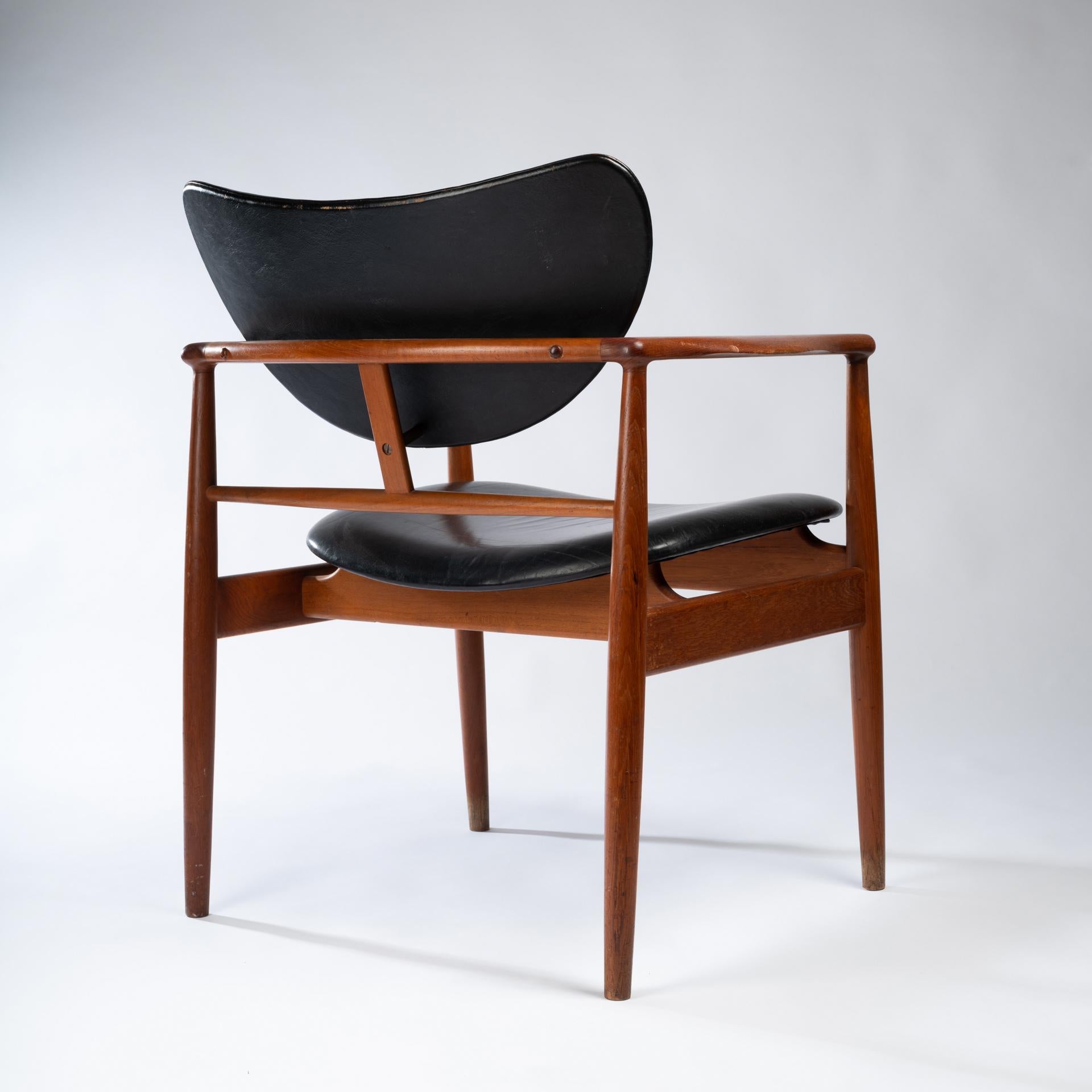 Armchair 48 Designed by Finn Juhl and Fabricated by Niels Vodder In Good Condition For Sale In PARIS, FR