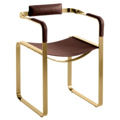 Sillón, acero latonado envejecido y piel de silla marrón oscuro, estilo contemporáneo