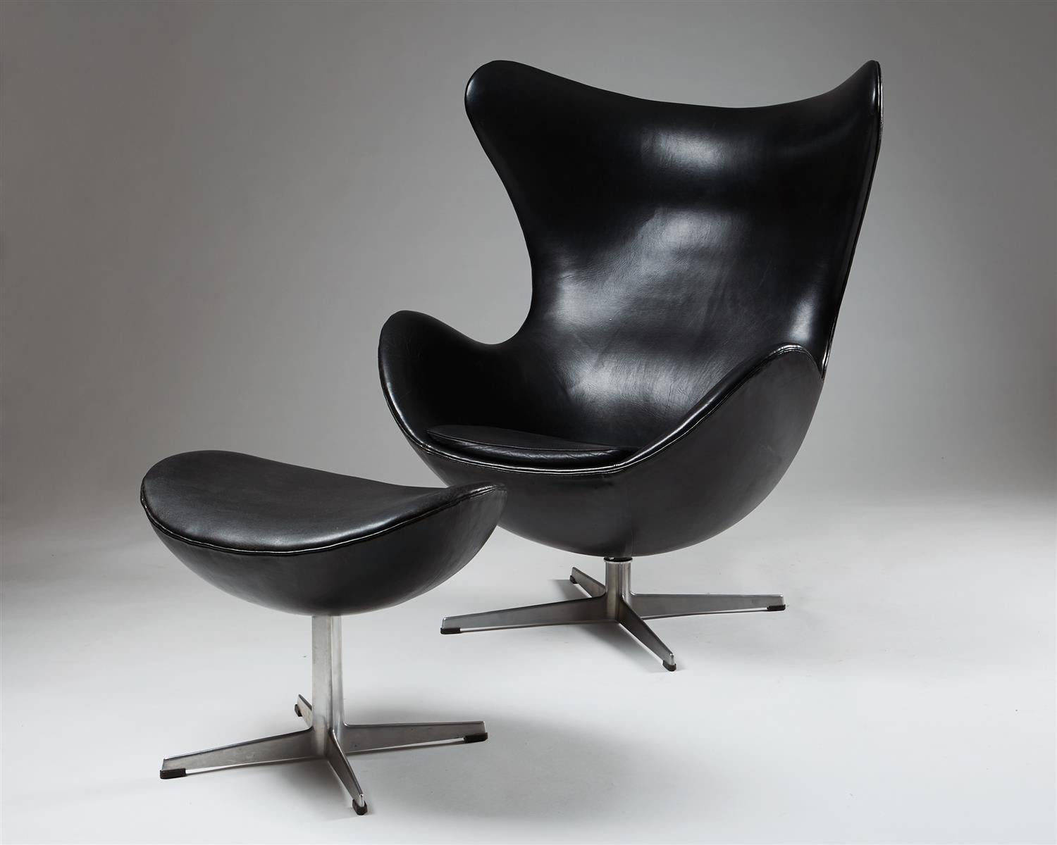 This example dated 1967.

Original black leather.

Measures: Height 100 cm/ 3’ 4