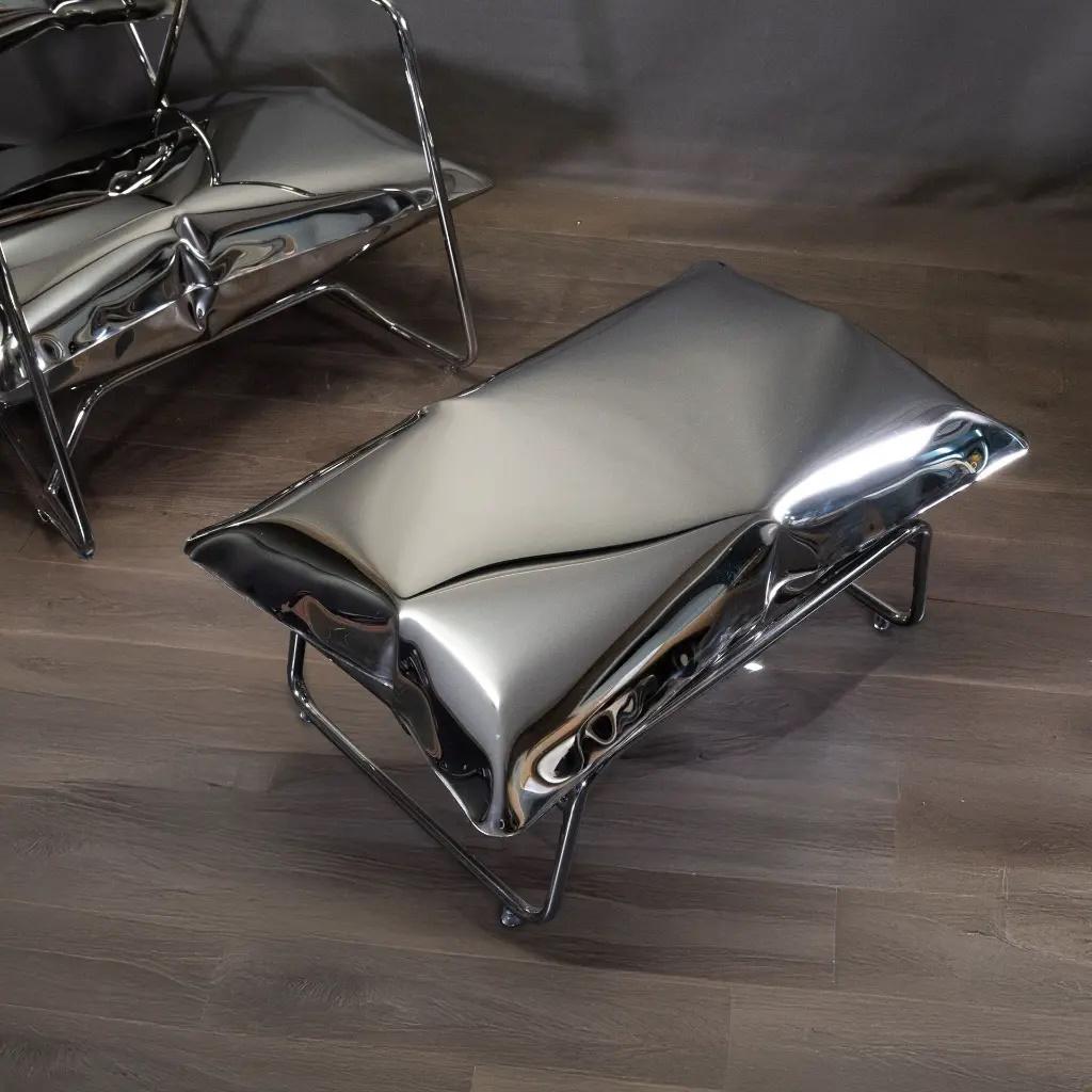 Français Fauteuil et repose-pieds, Design/One des ann�ées 70, Acier inoxydable, Pièce unique en vente