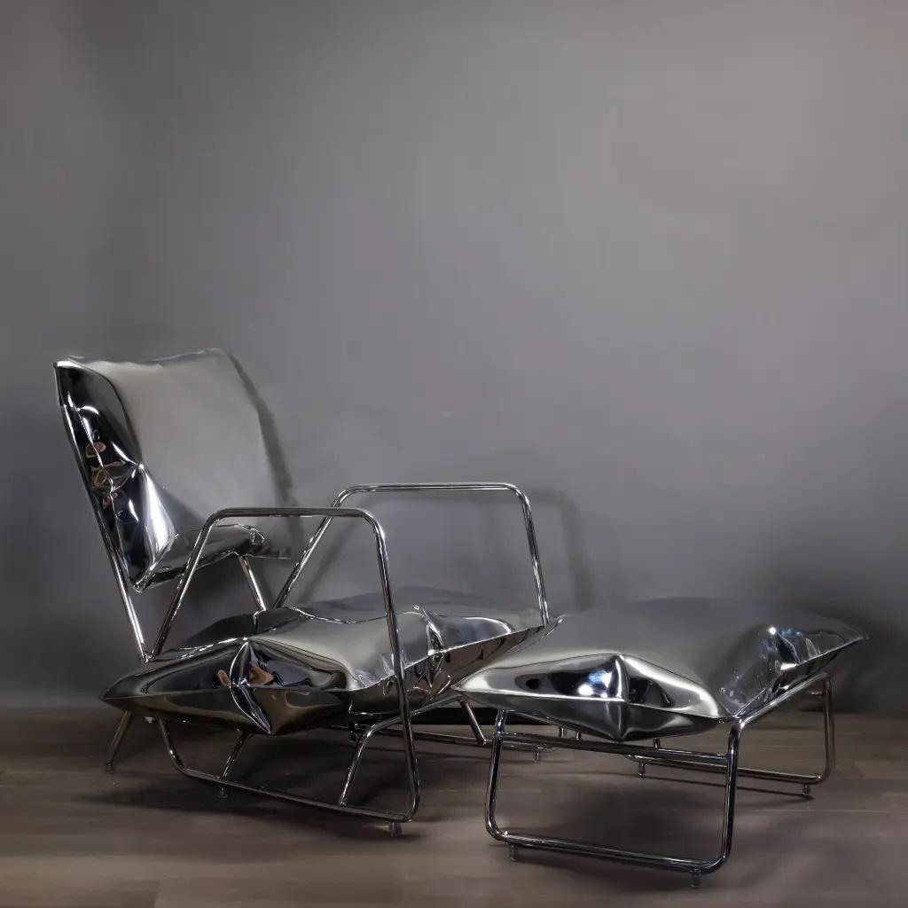 XXIe siècle et contemporain Fauteuil et repose-pieds, Design/One des années 70, Acier inoxydable, Pièce unique en vente