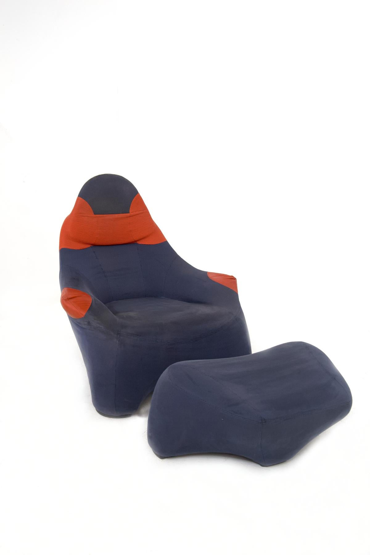 Stunning armchair with footstool model Hal by Marc Sadler for the fine manufacture of Cassina from 1997.
The structure of Hal armchair is in steel with padding in polyurethane foam and polyester wadding. Marc Sadler's armchair is upholstered in