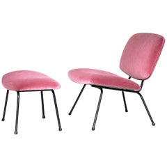 Fauteuil et repose-pieds français en tissu rose du milieu du siècle dernier « CM 190 » de Pierre Paulin 