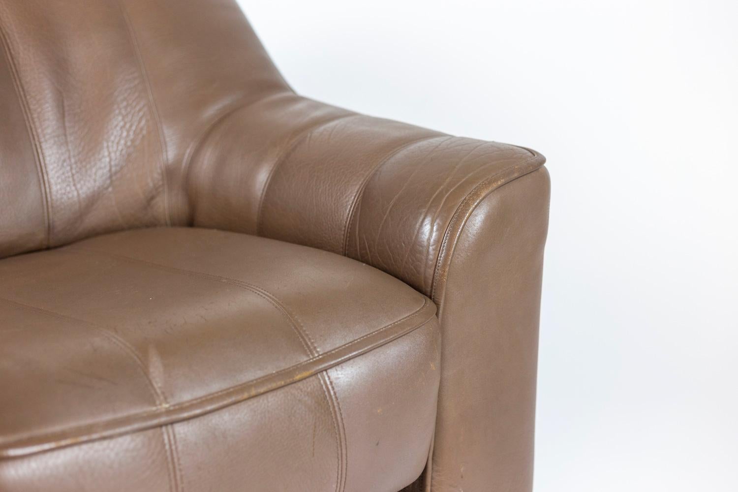 Armchair and Ottoman in Leather, 1970s For Sale 4