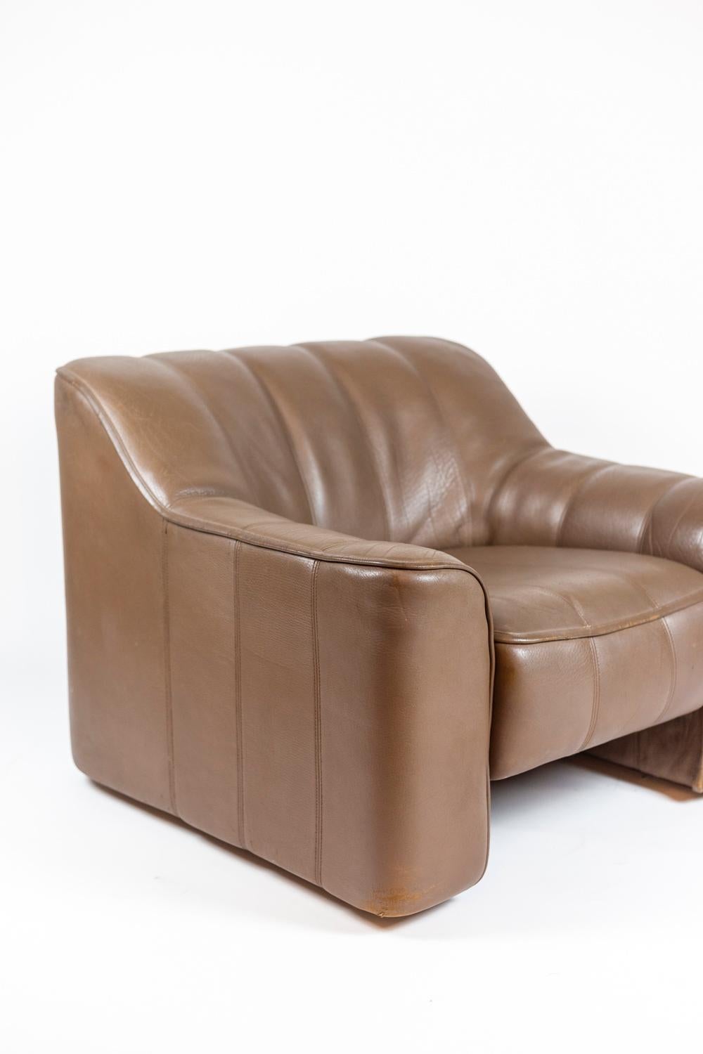 Armchair and Ottoman in Leather, 1970s In Good Condition For Sale In Saint-Ouen, FR