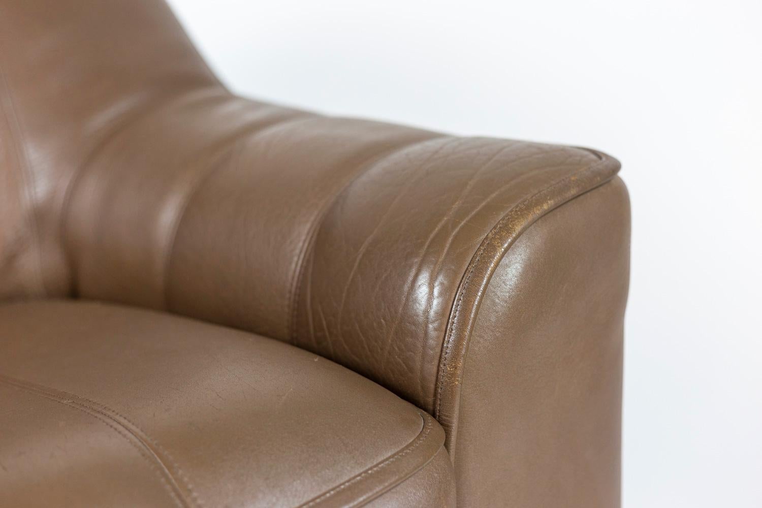 Armchair and Ottoman in Leather, 1970s For Sale 2