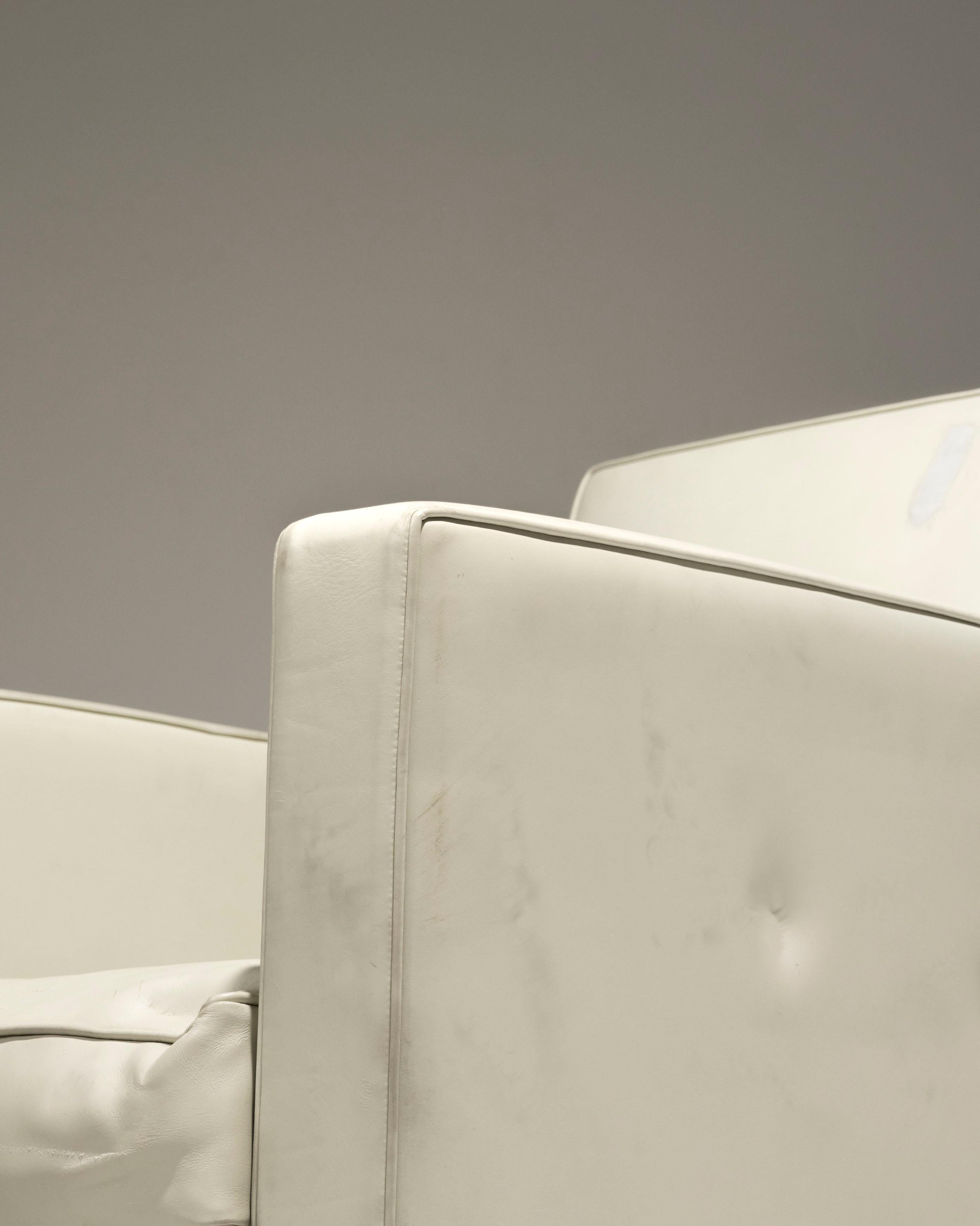 Armchair and Ottoman in White Leather, Jacques Adnet, 1930s In Fair Condition For Sale In PARIS, FR