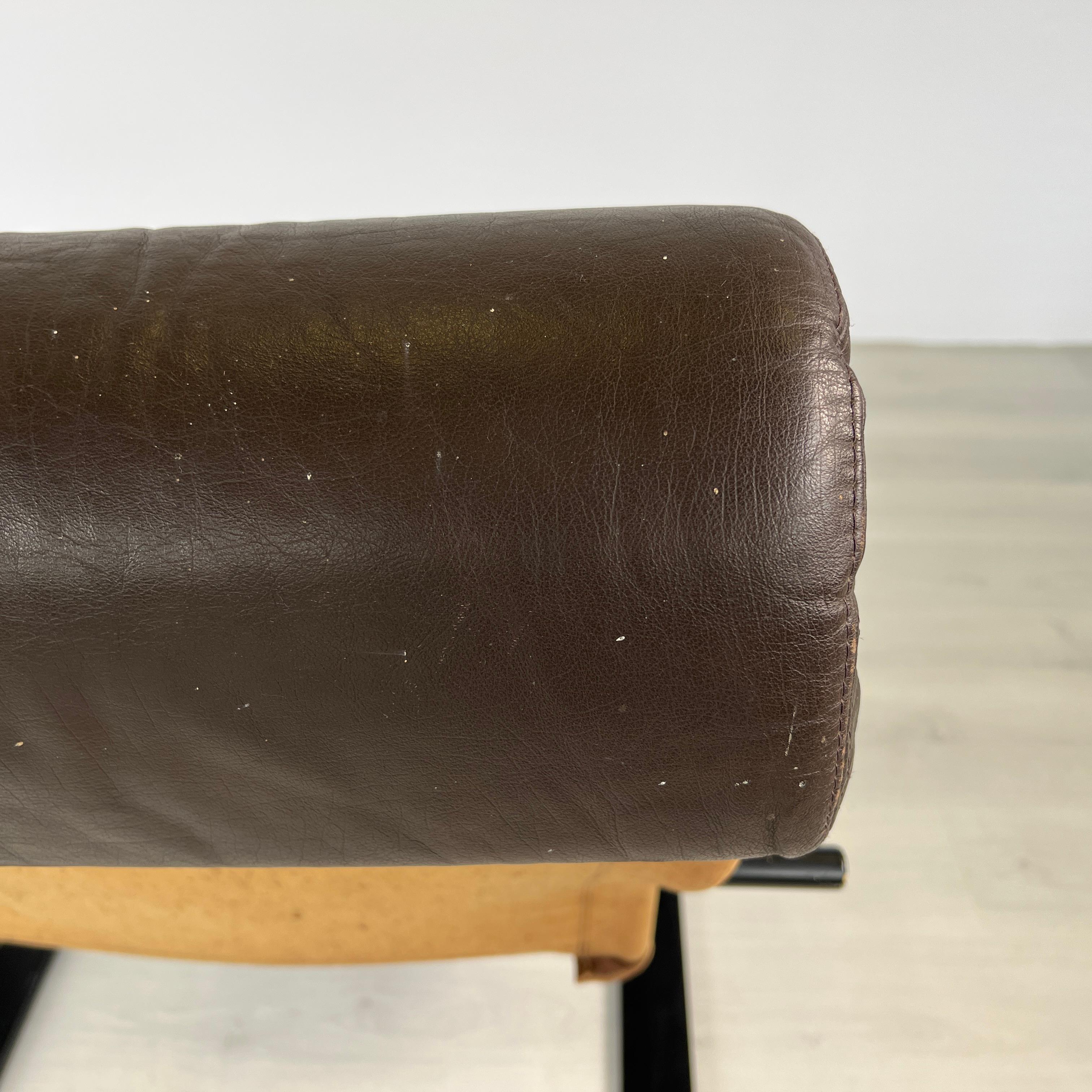 Fauteuil et ottomane Poème de Noboru Nakamura en vente 2