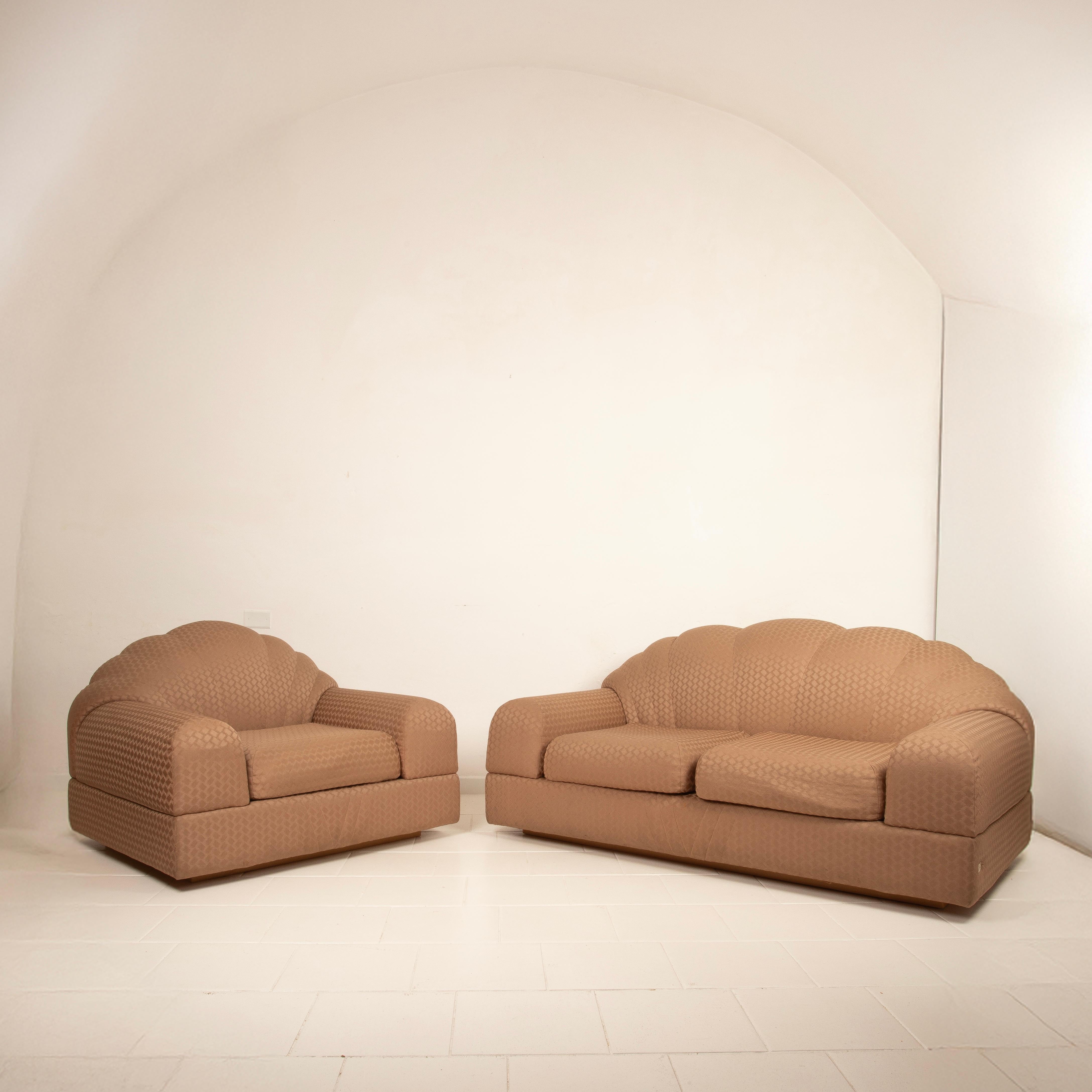 Sillón y sofá de Alain Delon para Maison Jansen en venta 7