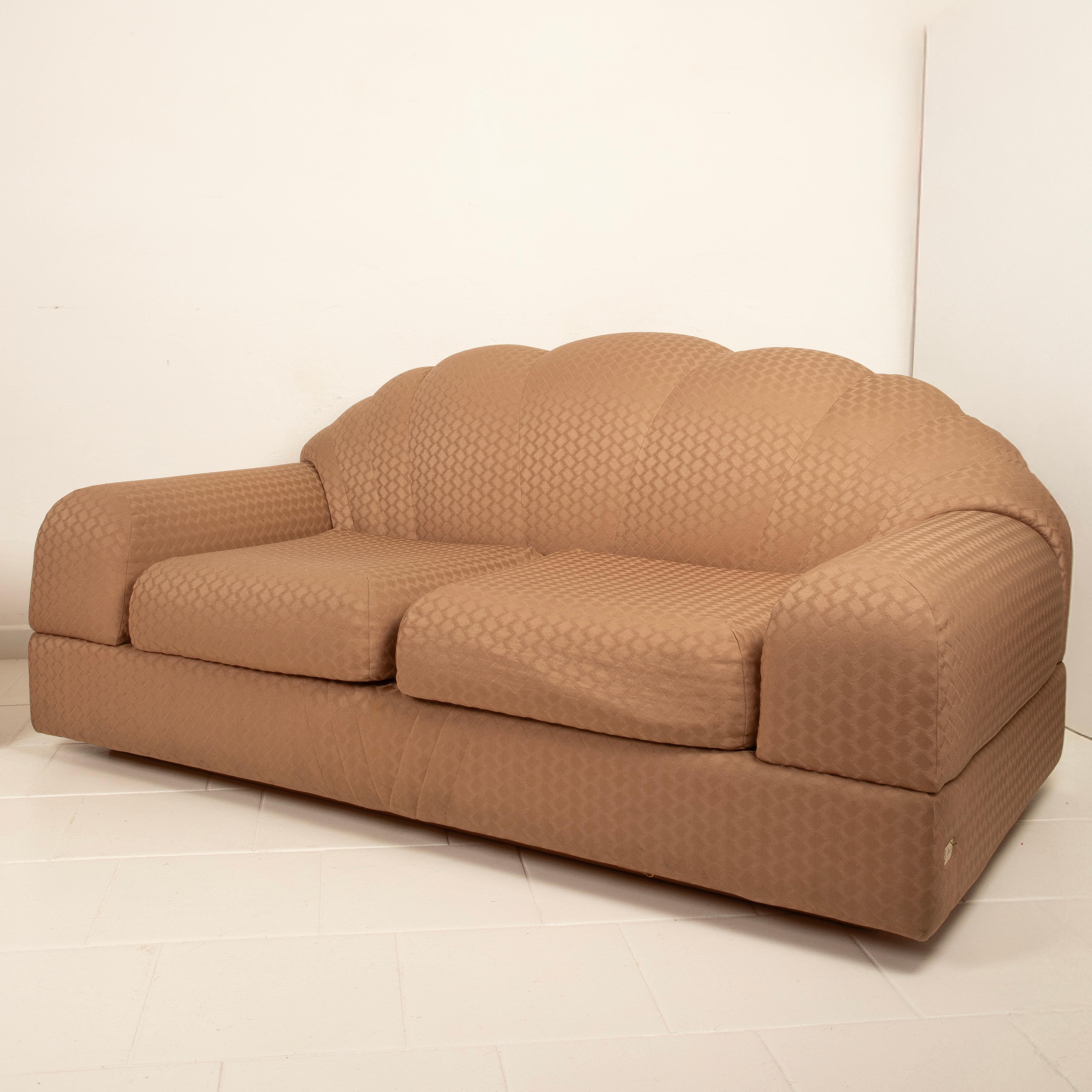 Sillón y sofá de Alain Delon para Maison Jansen en venta 11