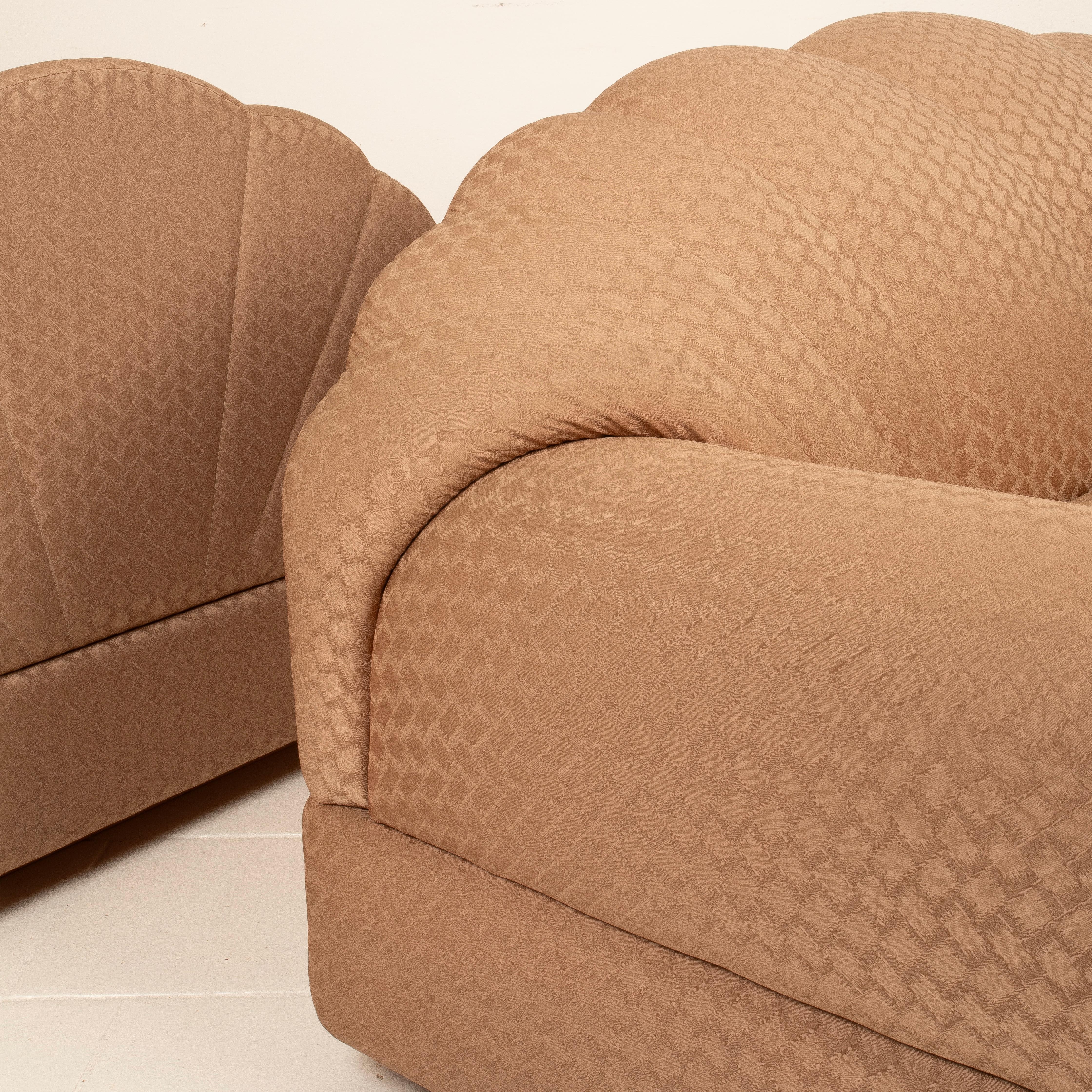 Sillón y sofá de Alain Delon para Maison Jansen en venta 2