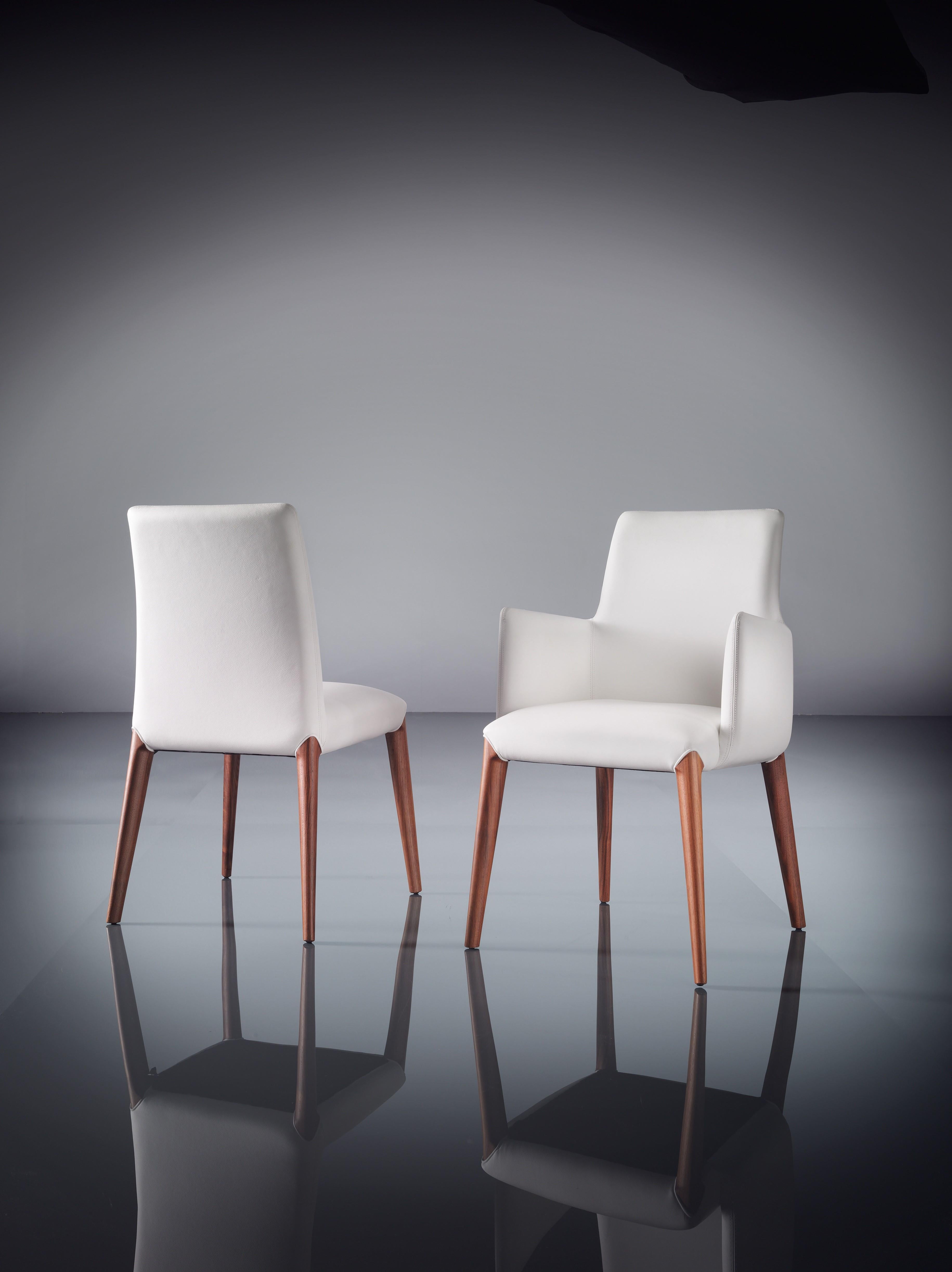 Italian armchair art. Ines in white leather for living room or restaurant, confortable  For Sale
