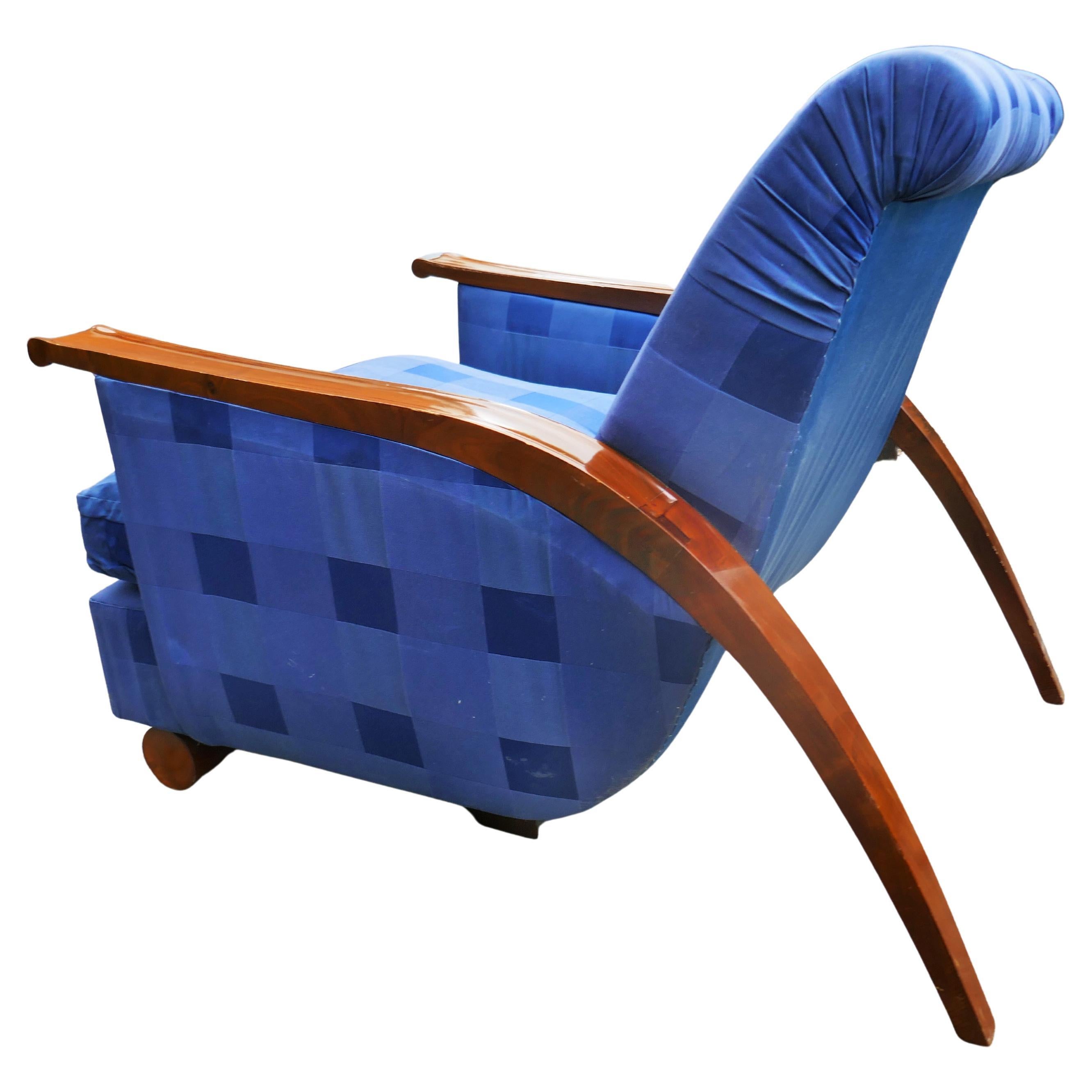 Sillón atribuido a Emile Jacques Ruhlmann.
La base lleva una fecha a lápiz de 1993, posiblemente una restauración.
El respaldo tiene manchas.
Buen estado.
Gracias, señor.
