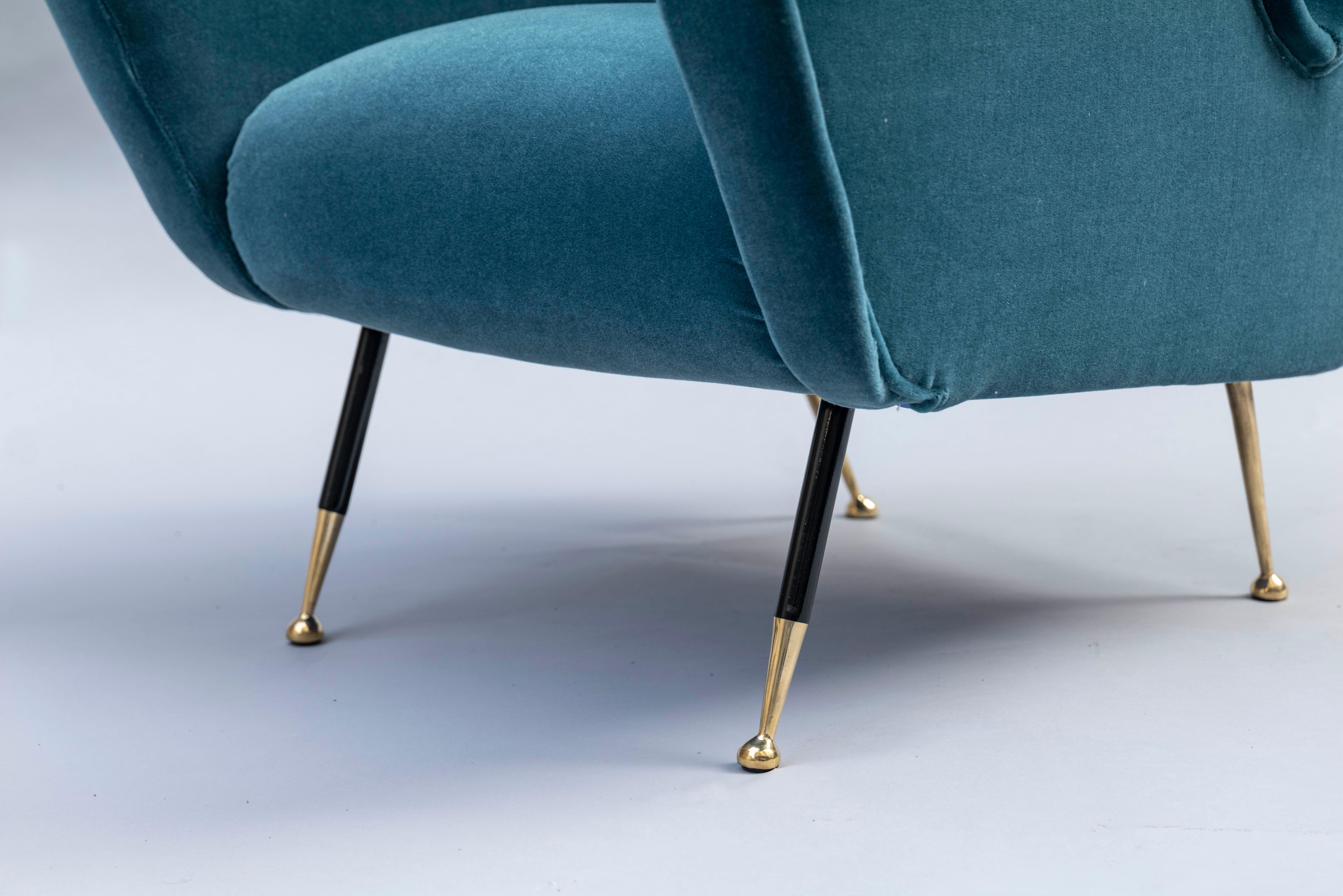 Italian mid-century armchair attributed to Gio' Ponti, 1950s, front legs in black painted steel and brass, rear legs in brass, newly reupholstered in mohair velvet by Pierre Frey.