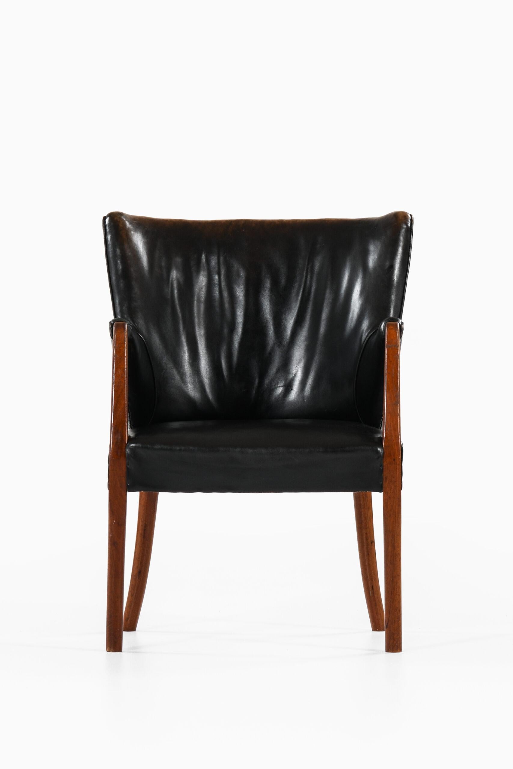 Sehr seltener Sessel, der Peter Hvidt & Orla Mølgaard-Nielsen zugeschrieben wird. Wahrscheinlich von Gustav Bertelsen in Dänemark hergestellt.