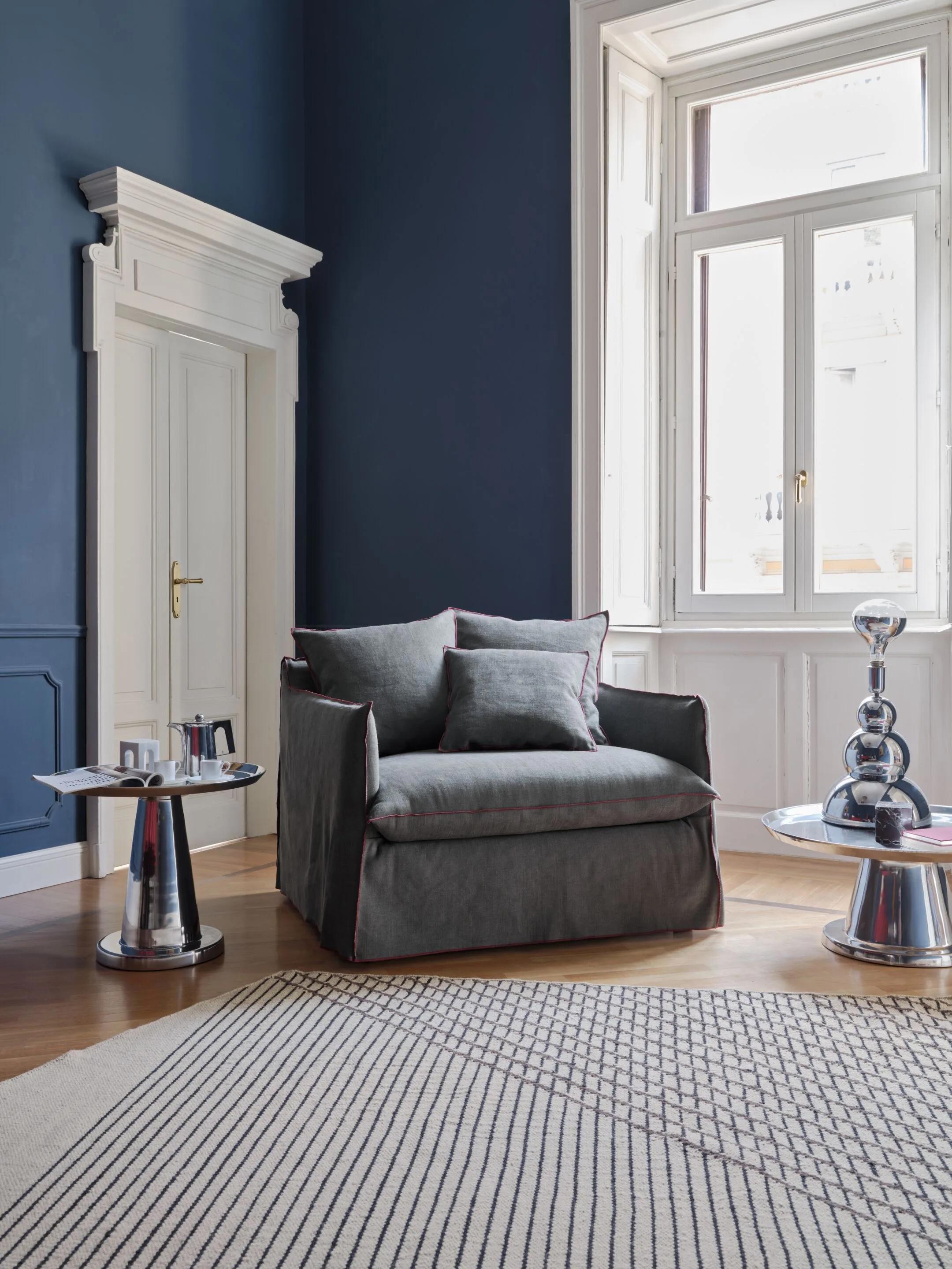 Gervasoni Ghost 11 - Sillón Cama
Diseño: Paola Navone

Ghost 11 es un sillón cama versátil y elegante, que forma parte de la colección Ghost. Su estructura aerodinámica, acolchada con espuma de poliuretano, garantiza tanto la durabilidad como la