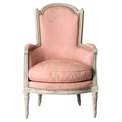 Louis XVI. Bergère, neoklassischer französischer Sessel in Weiß und Rosa