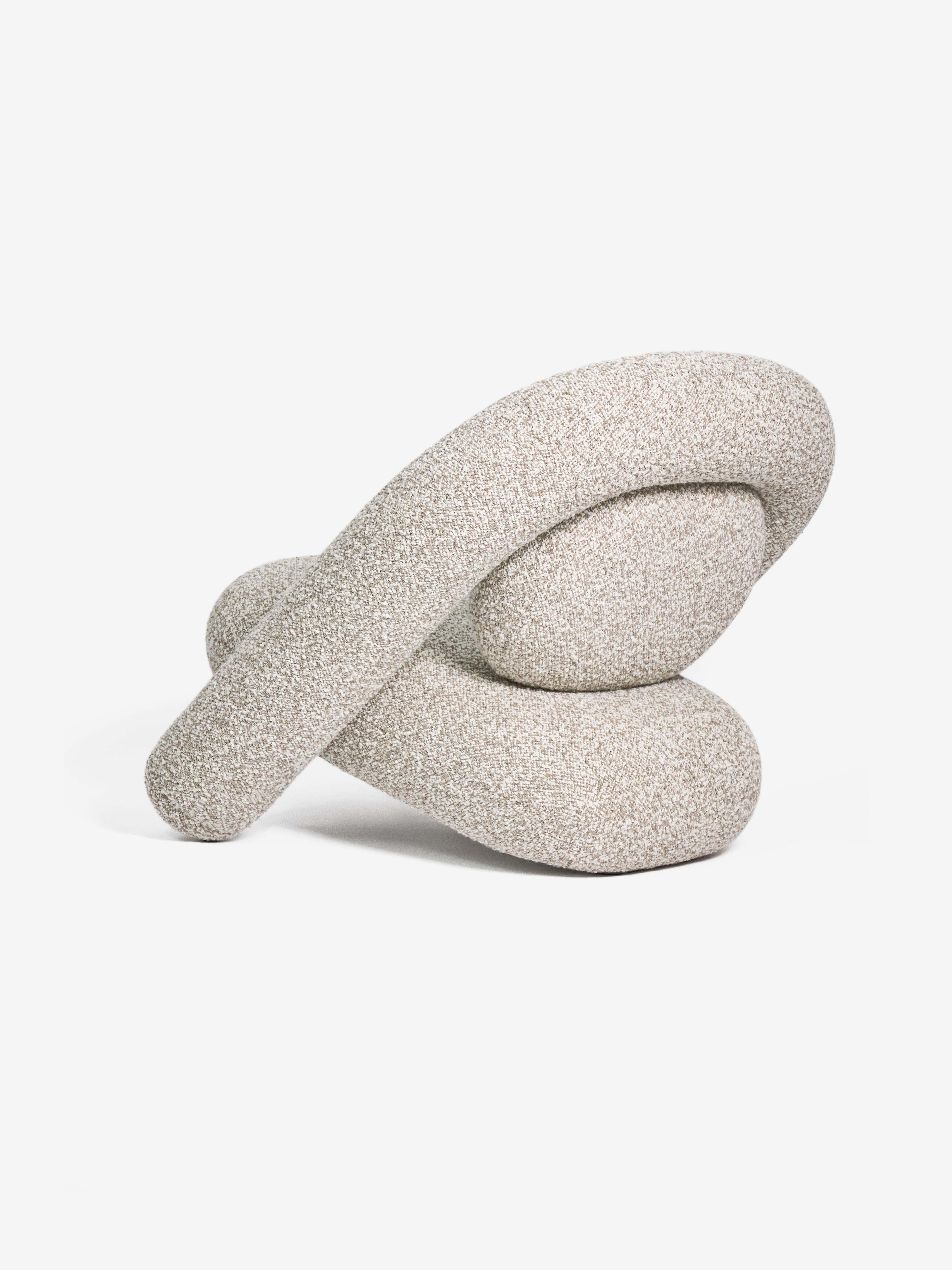 BUN Lounge Chair – A Playful Fusion of Design and Comfort

What if furniture could be as soft and inviting as freshly baked pastries—ravioli, homemade pasta, or buttery croissants? Inspired by a cooking TV show, designer Dmitry Kozinenko envisioned