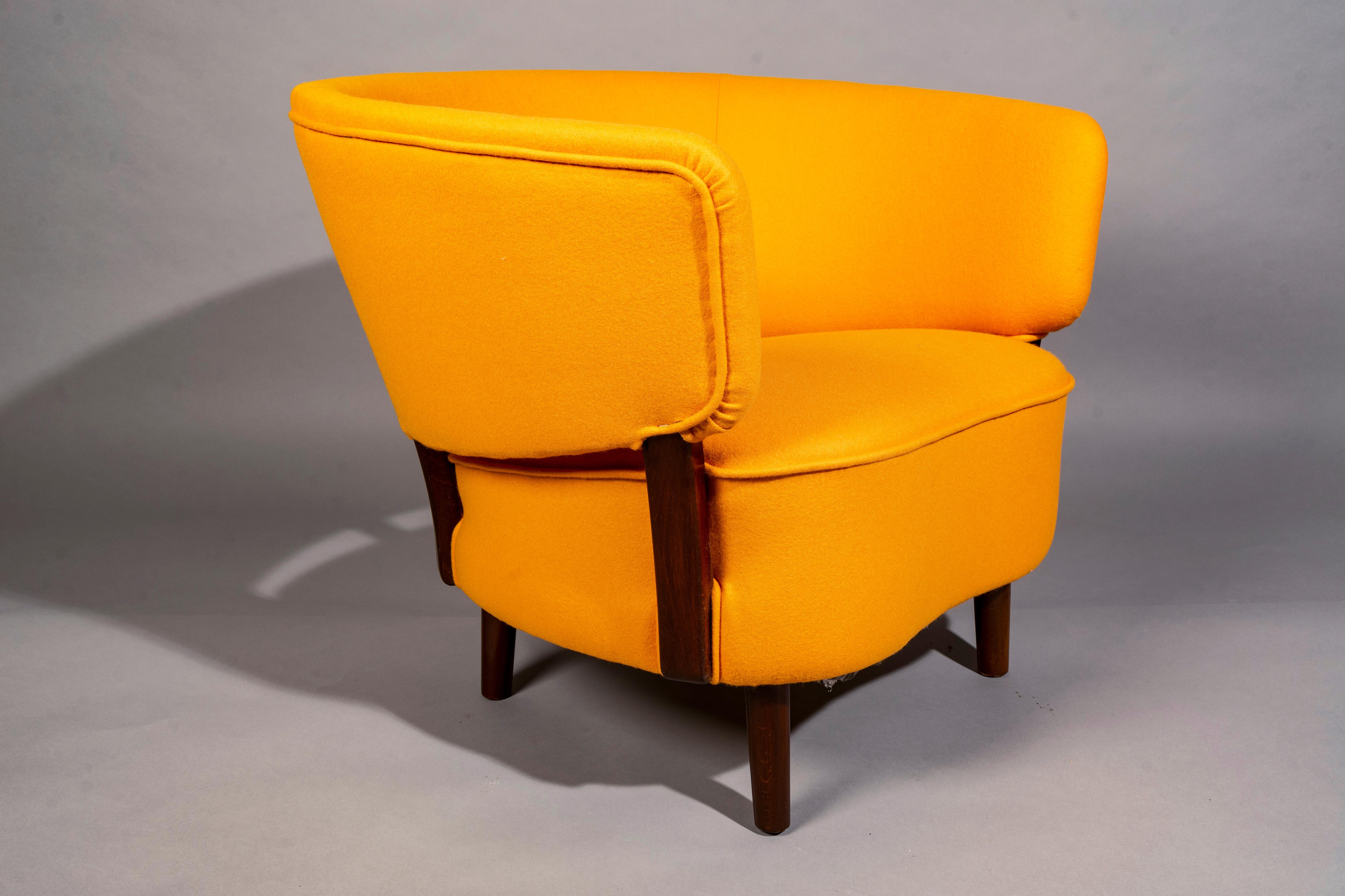 Armchair with floating back by Aage Sattrup for Maker Sattrups Polstermøbelfabrik, Denmark 1950s, stained beech, upholstered in Dominique Kieffer wool.