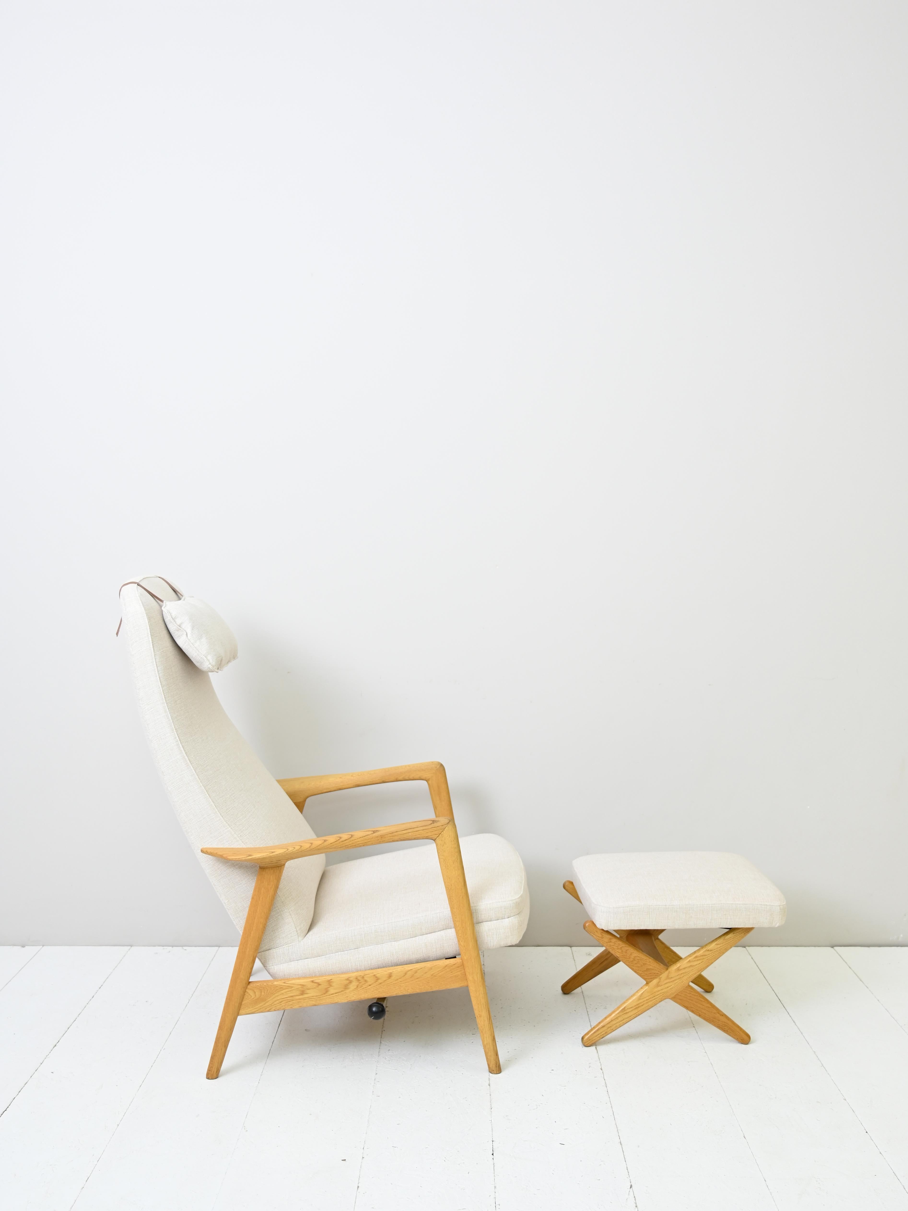 High-backed armchair designed by Alf Svensson and produced by the DUX company in the 1950s.

The attractively designed chair has a solid oak frame while the seat has been restored by replacing the upholstery and fabric. 

Using the side lever,