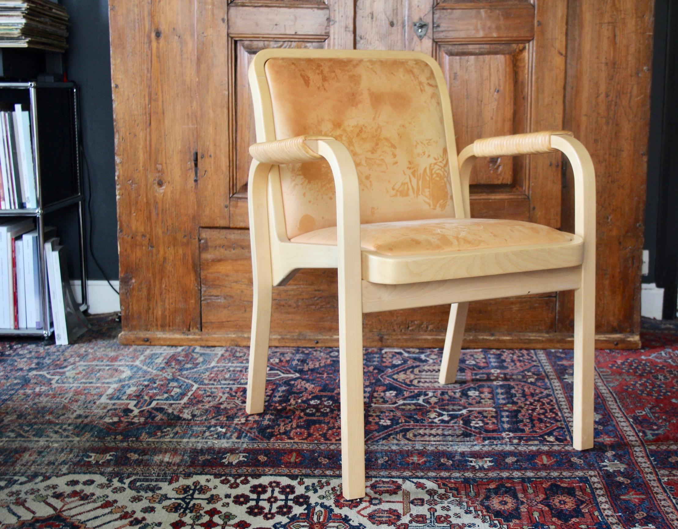 Armchair by Alvar Aalto 2