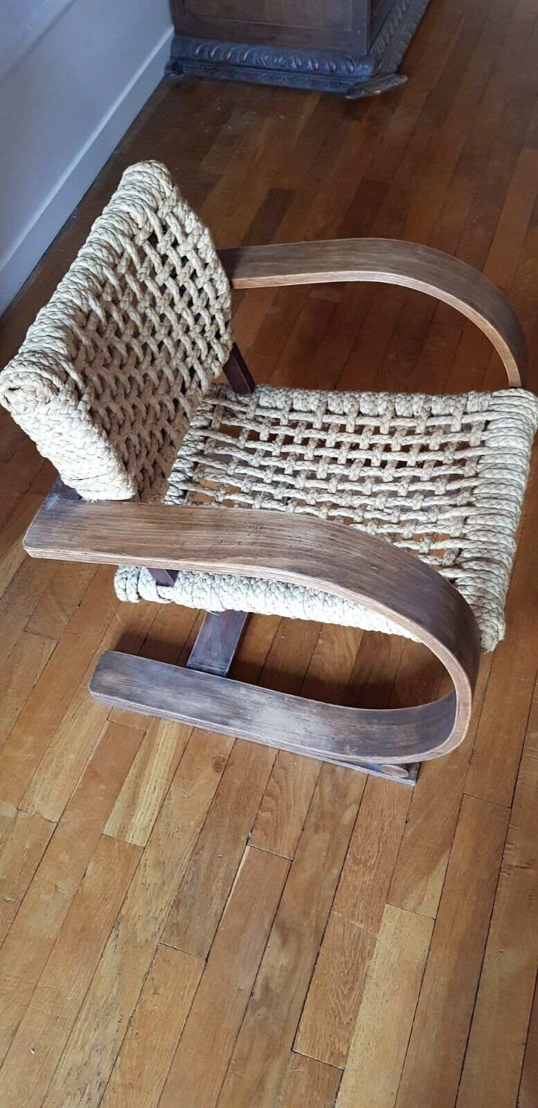 Armchair by Audoux and Minet for Vibo Vesoul, 1950s.
Slightly dirty patina, wood and rope in very good condition.