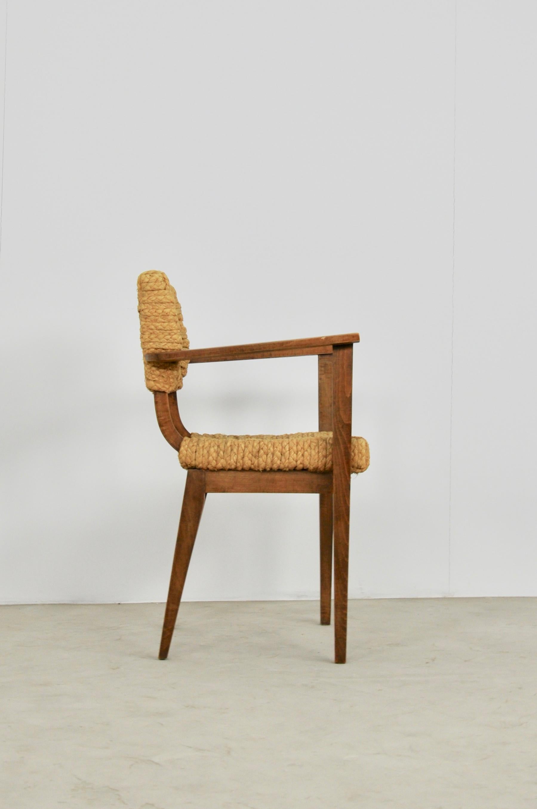 Wooden armchair and rope. Wear due to time and age of the chair.
Measure: Seat height 44cm.
