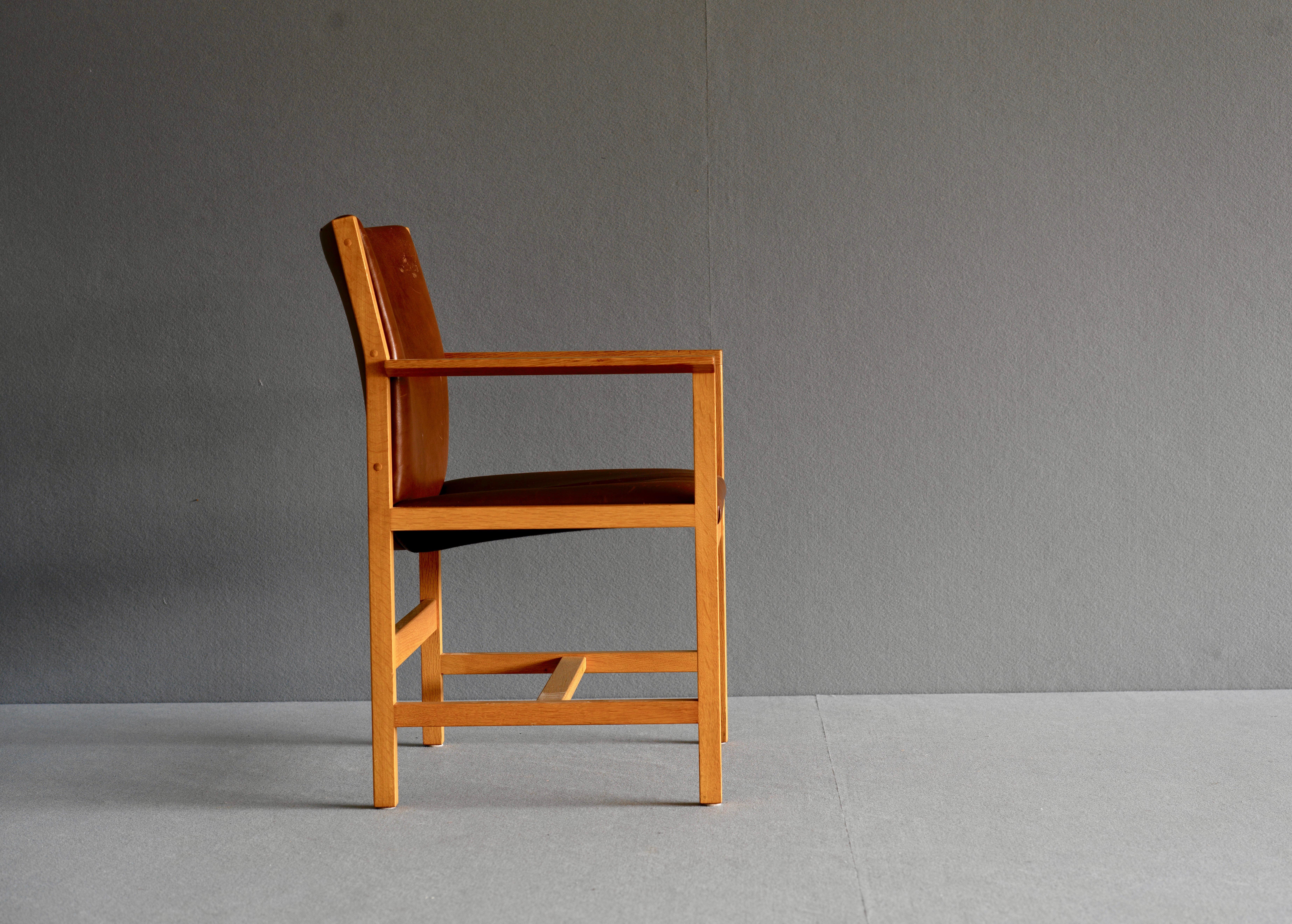 Chair, model “BM 73” byBorge Mogensen for Fredericia. This chair is in oak with brown leather upholstery. The original label remains. Circa 1978.

This chair was part of the private collection from the estate of Lennart and Barbro Nork. Mr Nork