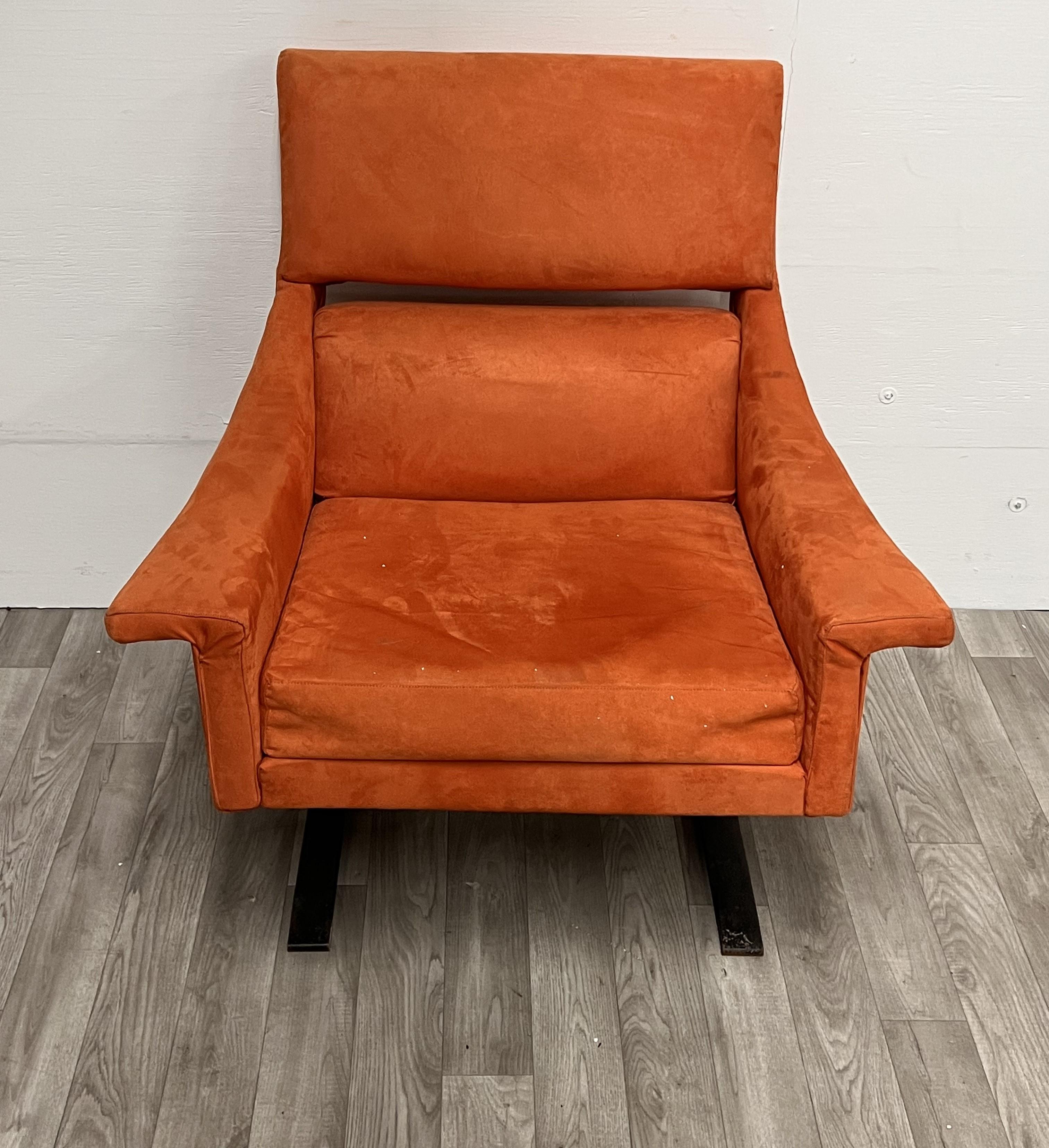 Sillón de Busnelli Export Meda 
Silla grande con estructura de acero y revestimiento de alcántara 
Producción italiana de los años 50 y 60

Excelente estado general - se puede utilizar tal cual
Pequeñas señales y defectos compatibles con el uso y la