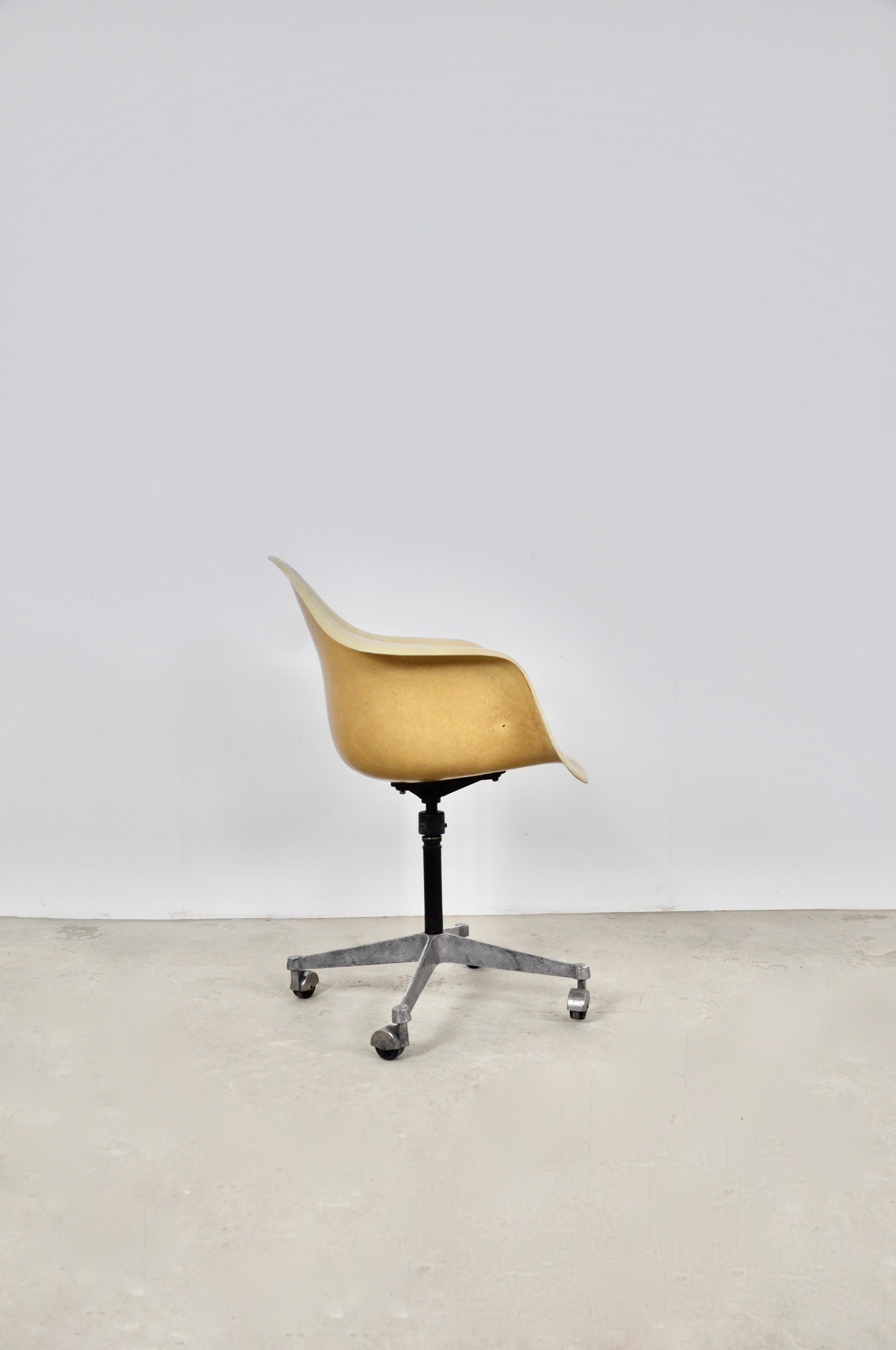 Mid-Century Modern Armchair by Charles and Ray Eames for Herman Miller, 1970s