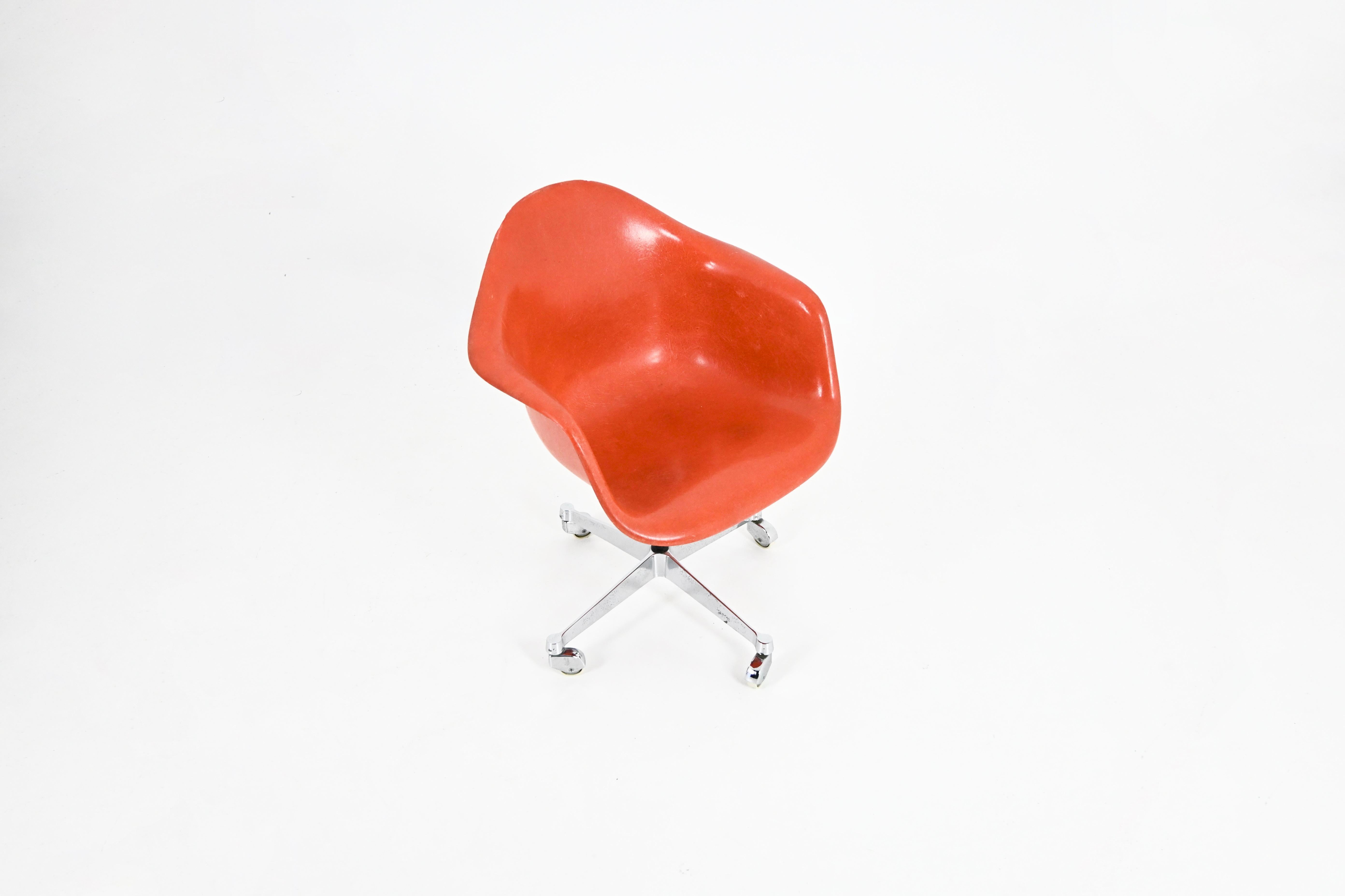 Mid-Century moderno Armchair by Charles and Ray Eames for Herman Miller, 1970s in vendita