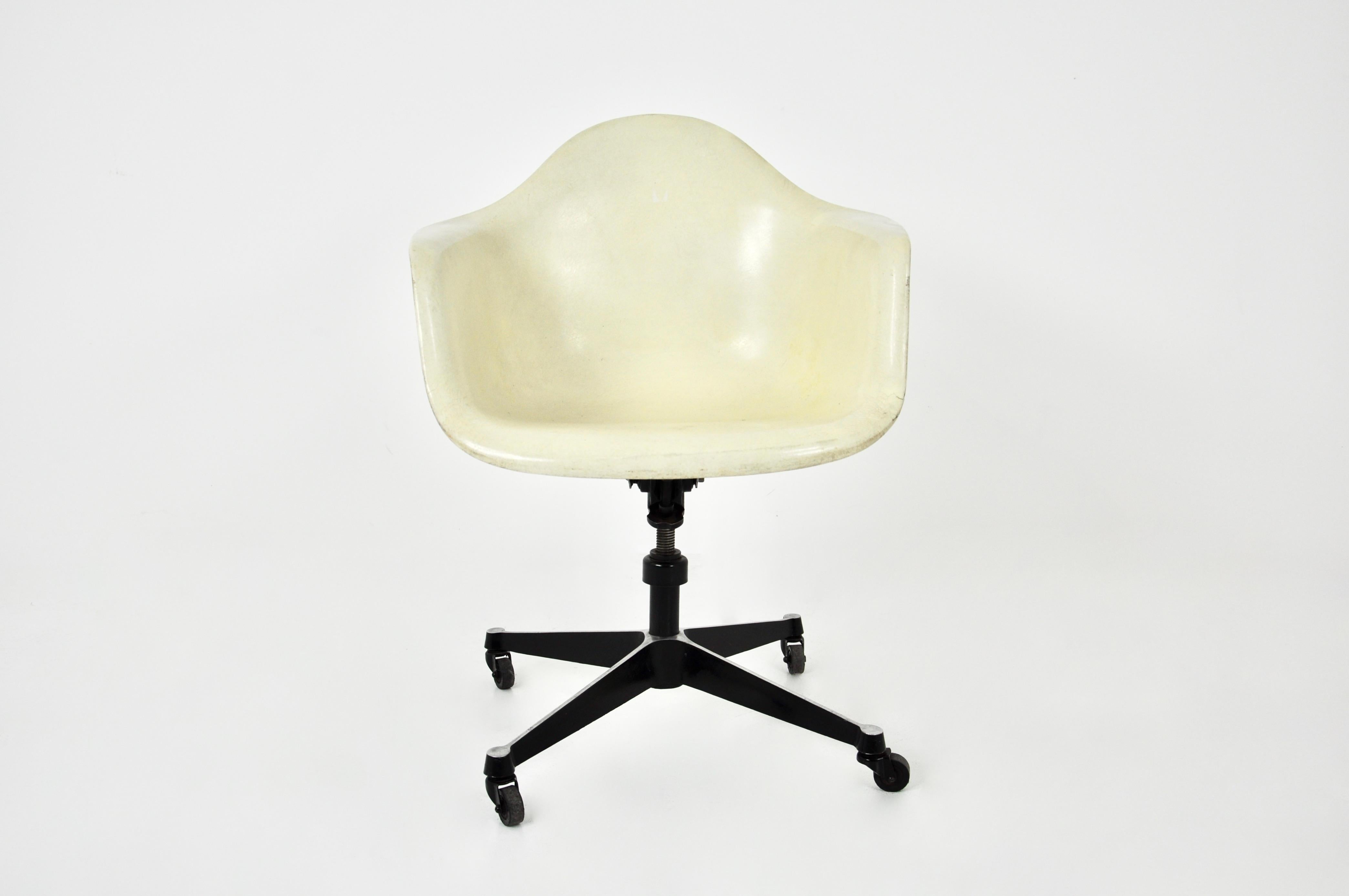 Mid-Century Modern Armchair by Charles and Ray Eames for Herman Miller, 1970s For Sale