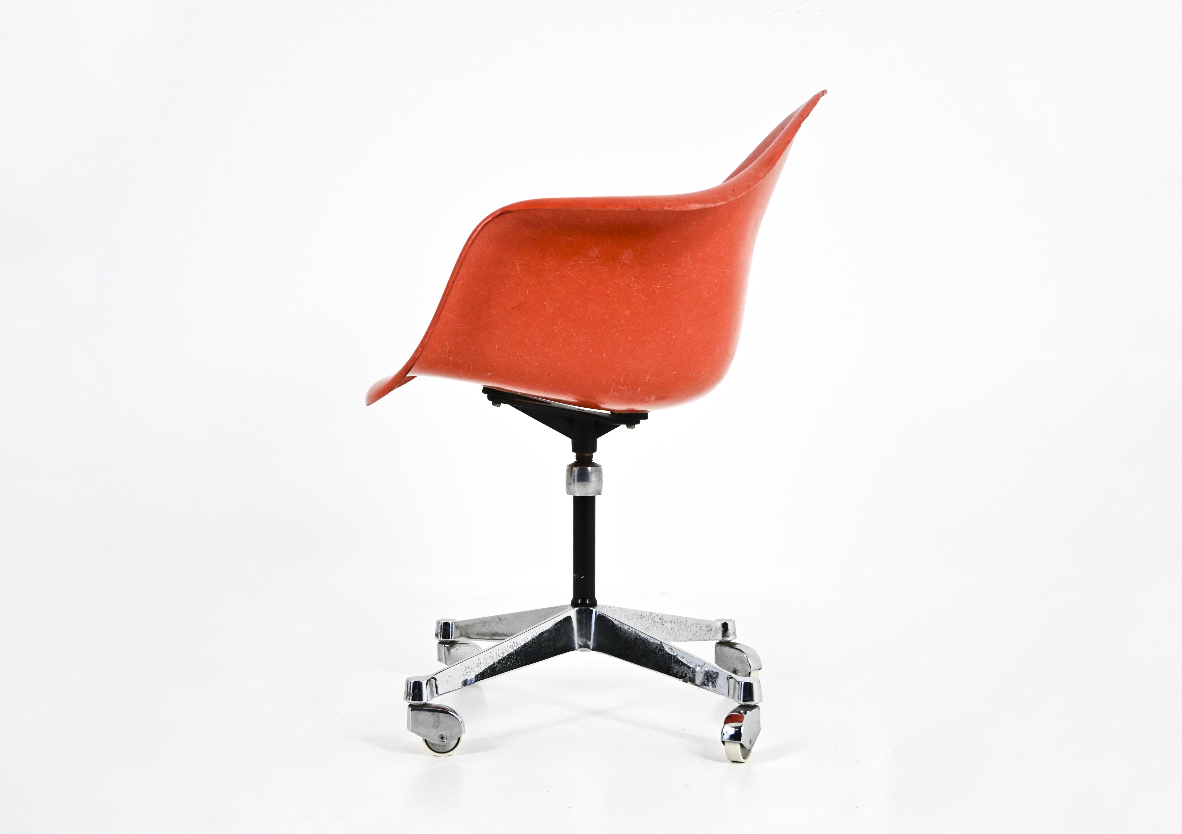 Fine XX secolo Armchair by Charles and Ray Eames for Herman Miller, 1970s in vendita