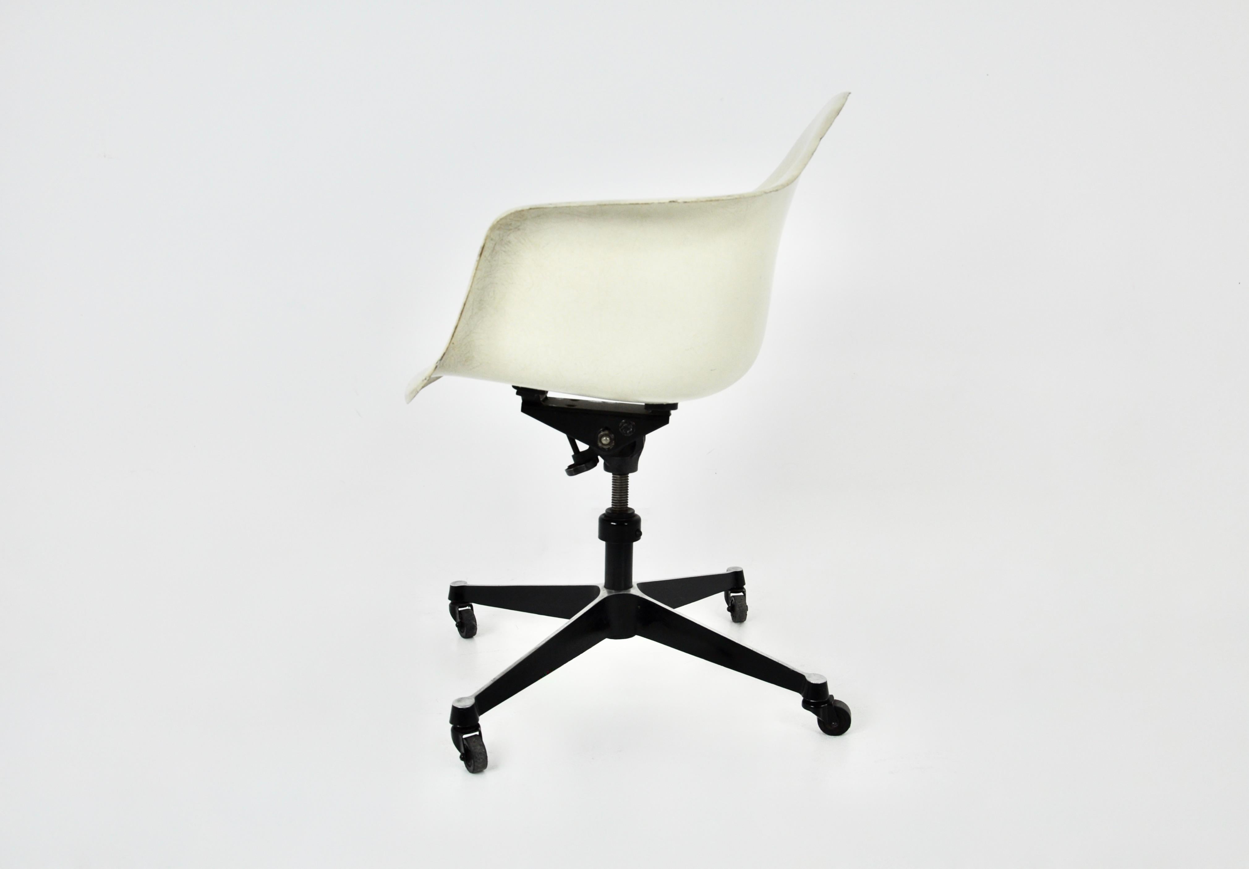 Late 20th Century Armchair by Charles and Ray Eames for Herman Miller, 1970s For Sale