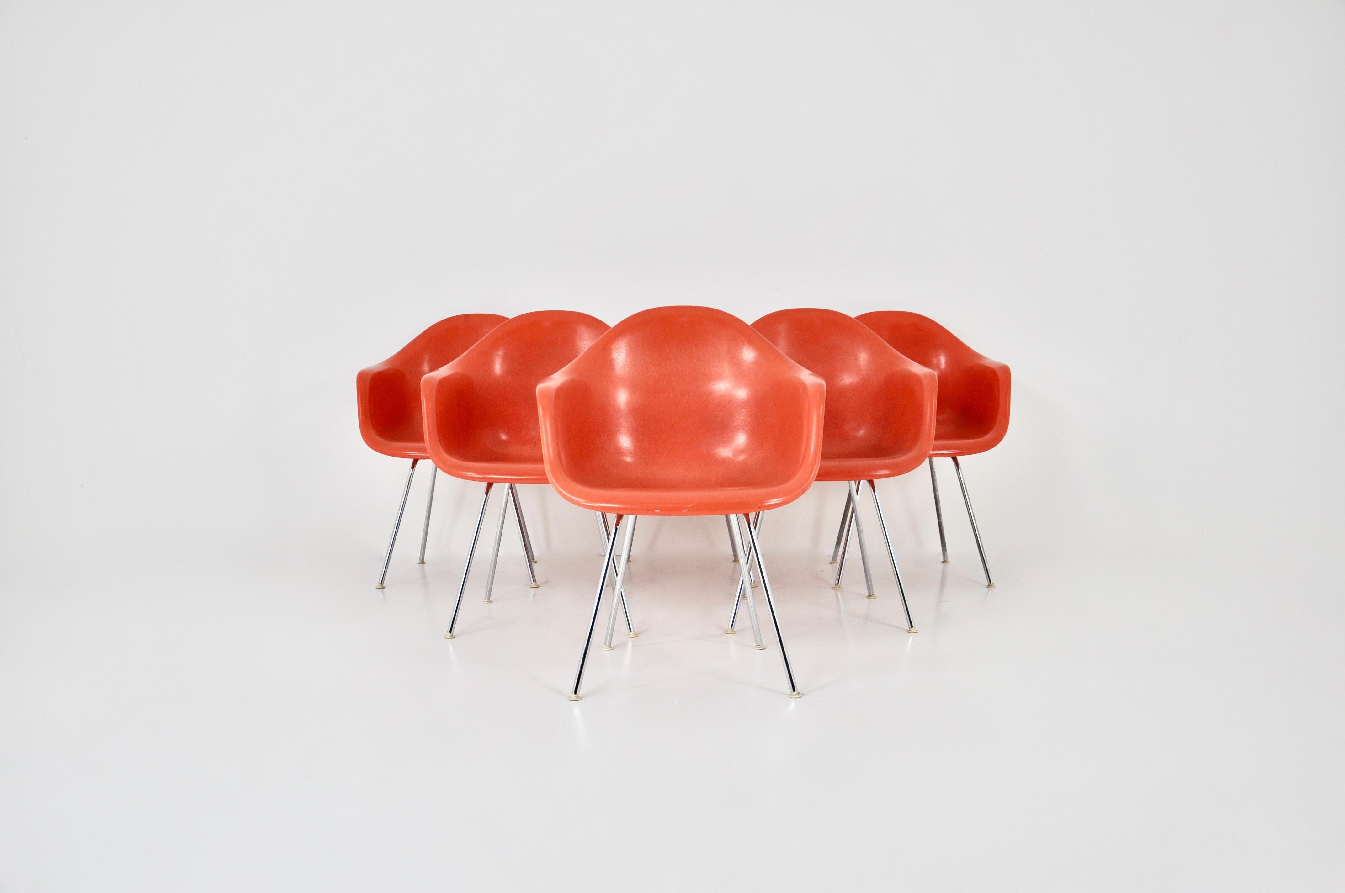Set of 6 fiberglass chairs in orange color with chrome metal legs. Stamped H by Herman Miller on the bottom. Wear due to time and age of chairs. Seat height: 43cm.