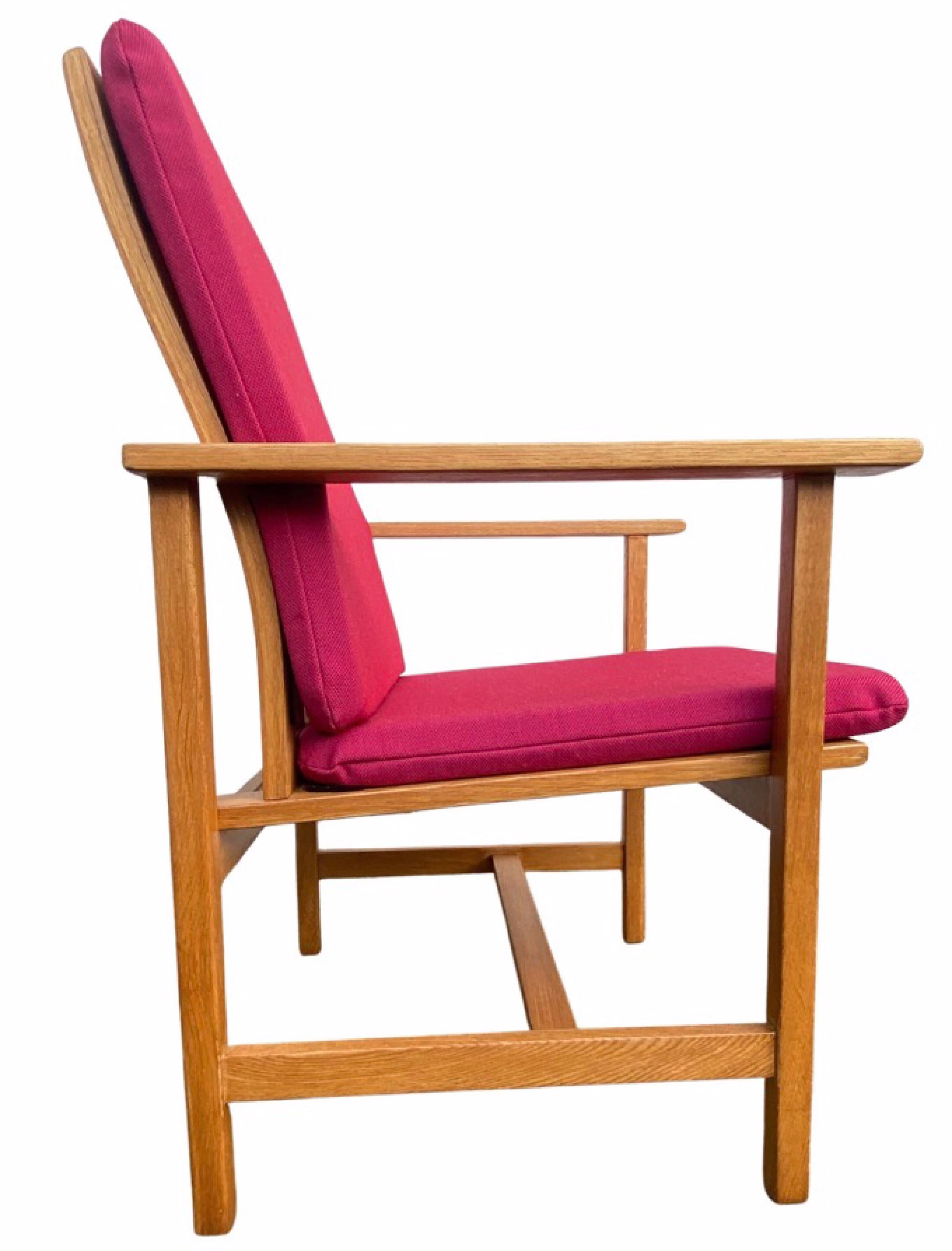 Lounge chair by Danish Designer Borge Mogensen, Model 2257 In Excellent Condition In Copenhagen, DK