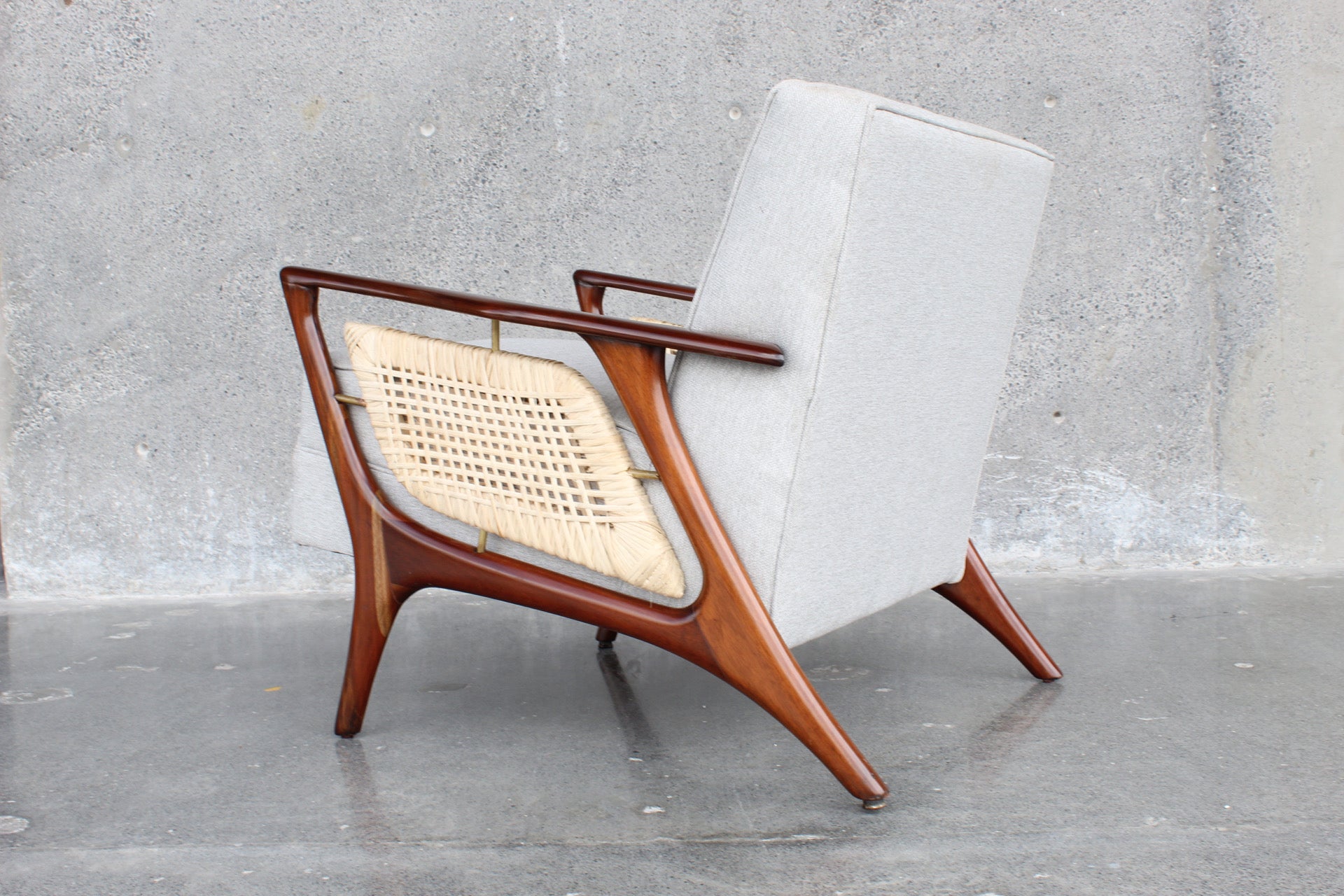 Set aus zwei Sesseln, skulpturales Design des spanischen Designers und glühenden Bewunderers von Gio Ponti, der sich in Mexiko niedergelassen hat, Eugenio Escudero. Escudero gilt als eine der größten Ikonen des mexikanischen Modernismus.