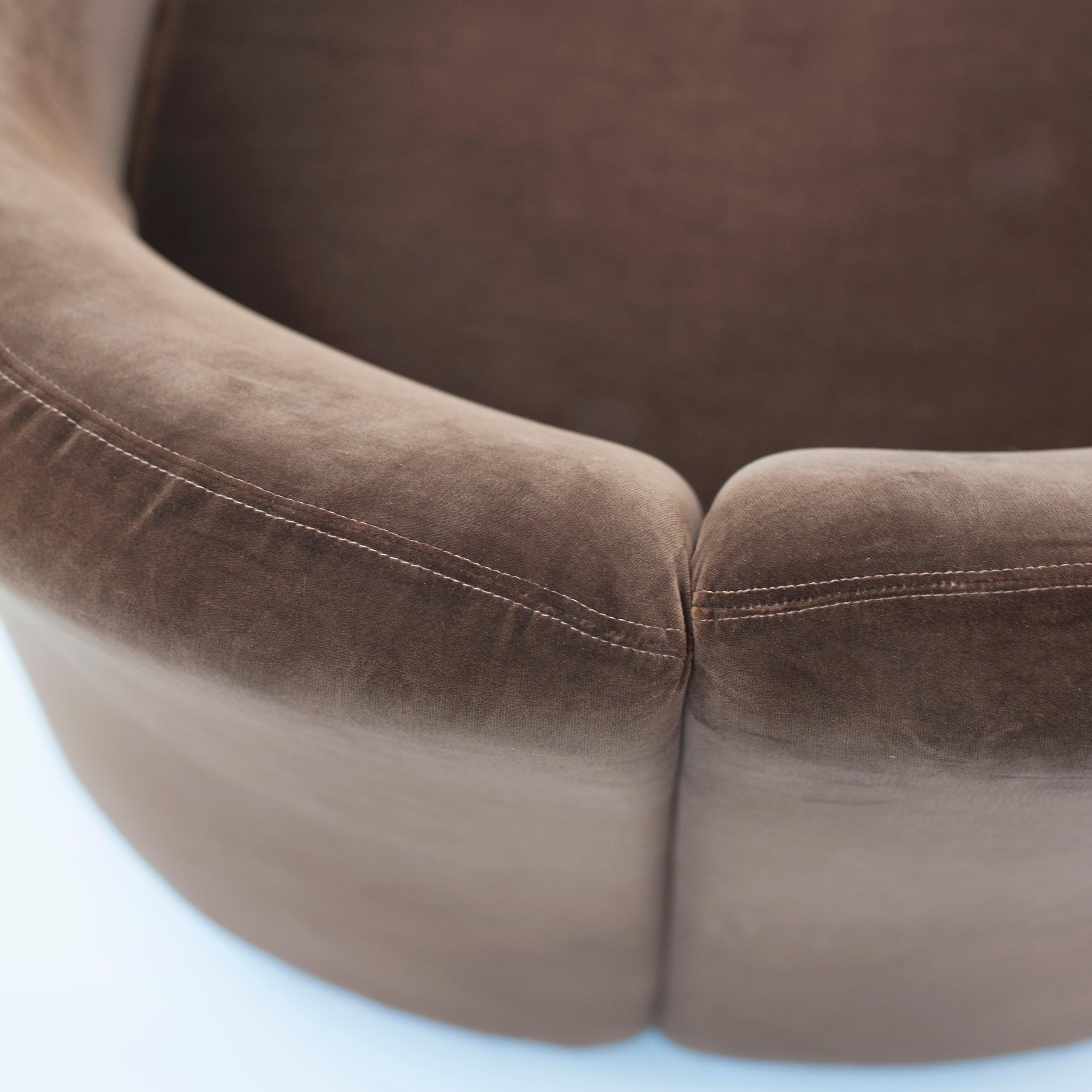 Brown velvet armchair designed by Eugenio Gerli for Tecno, Italy. These beautiful 'split back' armchair sit very comfortable. Good original condition. Four items available, sold as set of two.