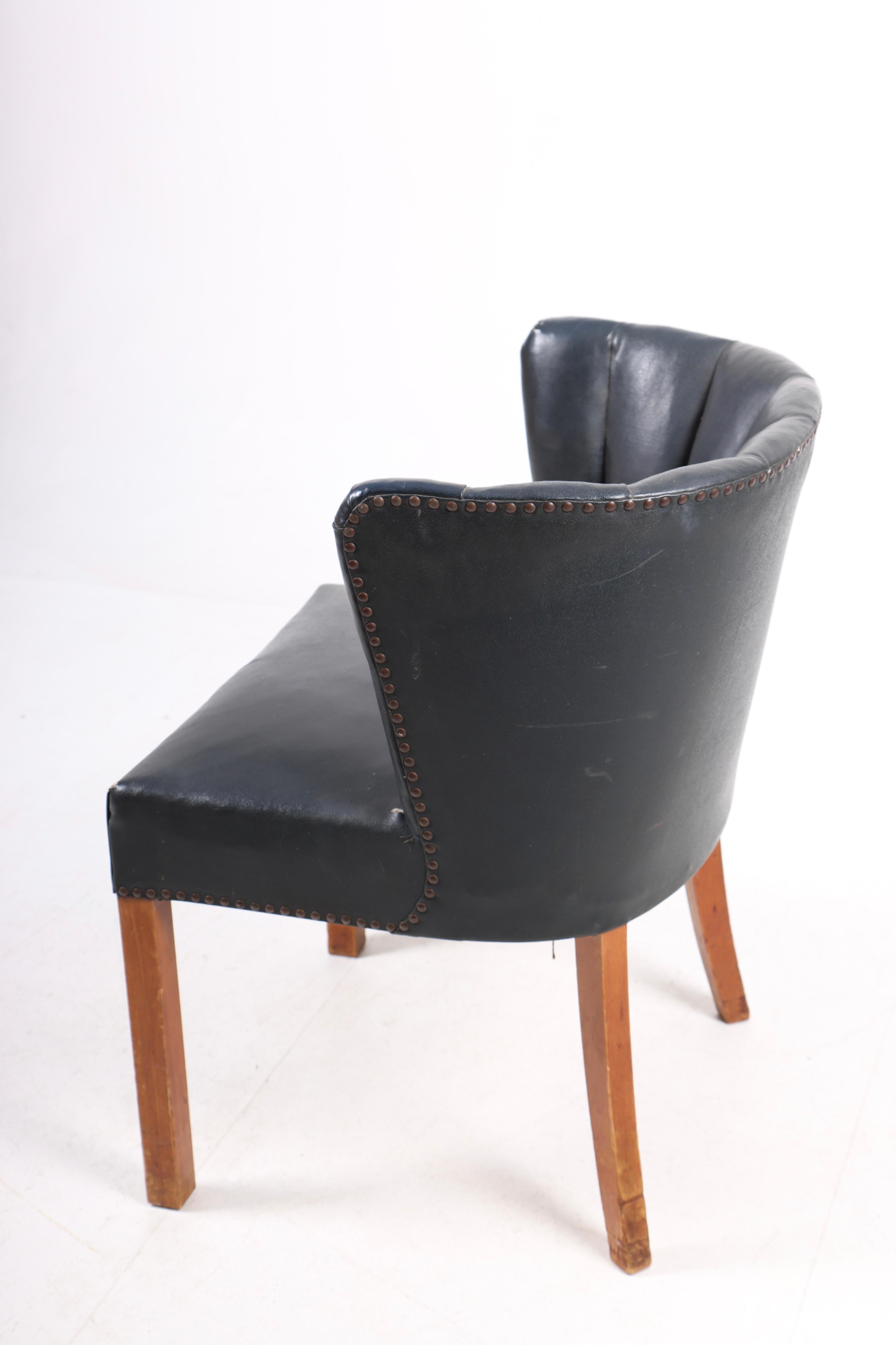 Scandinavian Modern Armchair by Fritz Hansen, Danish Design, 1940s For Sale