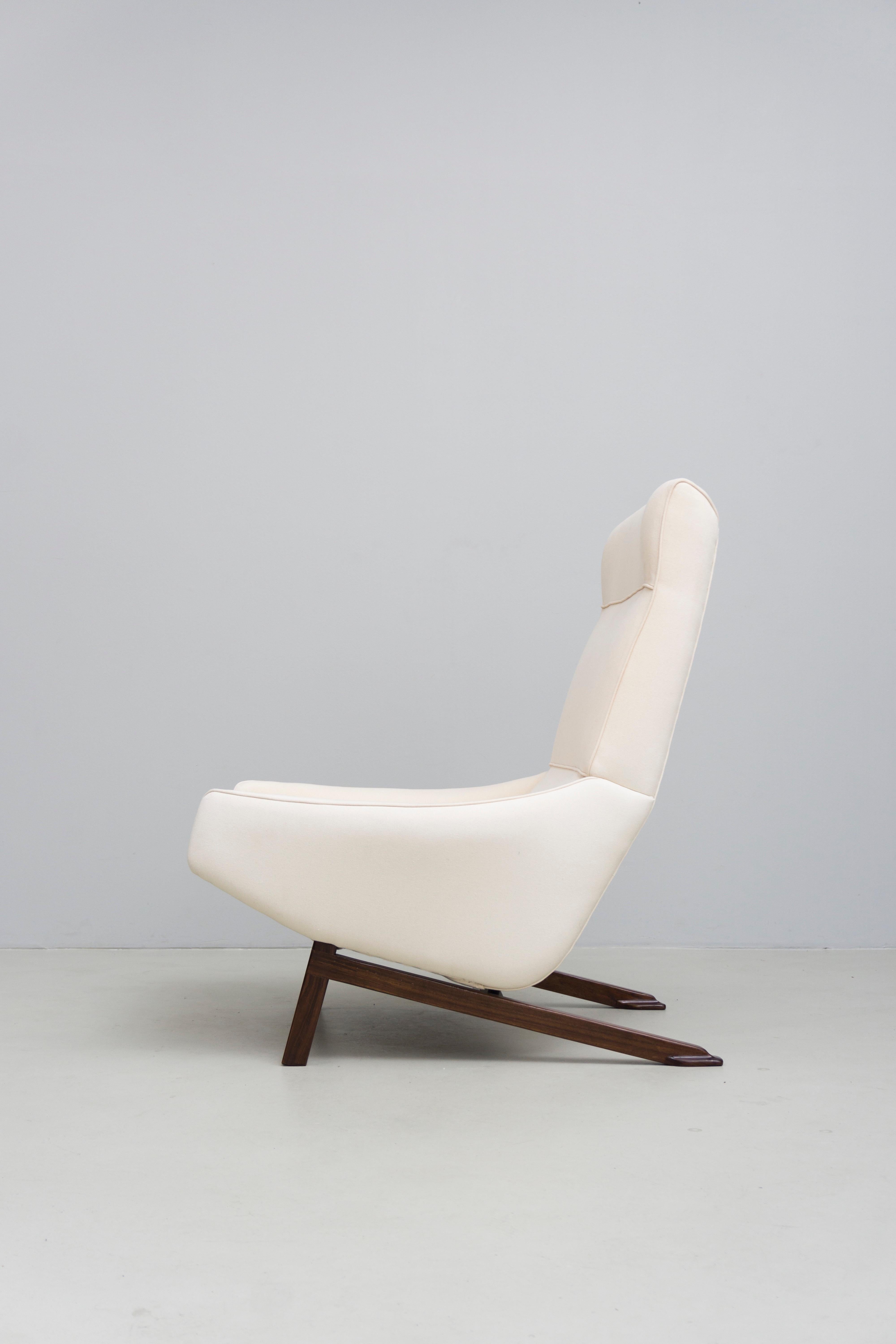 Sophisticated, rare and comfortable armchair with a cream cotton cover. Renewed cover and upholstery. The construction is made of palisander wood. 

Gianfranco Frattini (May 15, 1926-April 6, 2004) was an Italian architect and designer. He is a